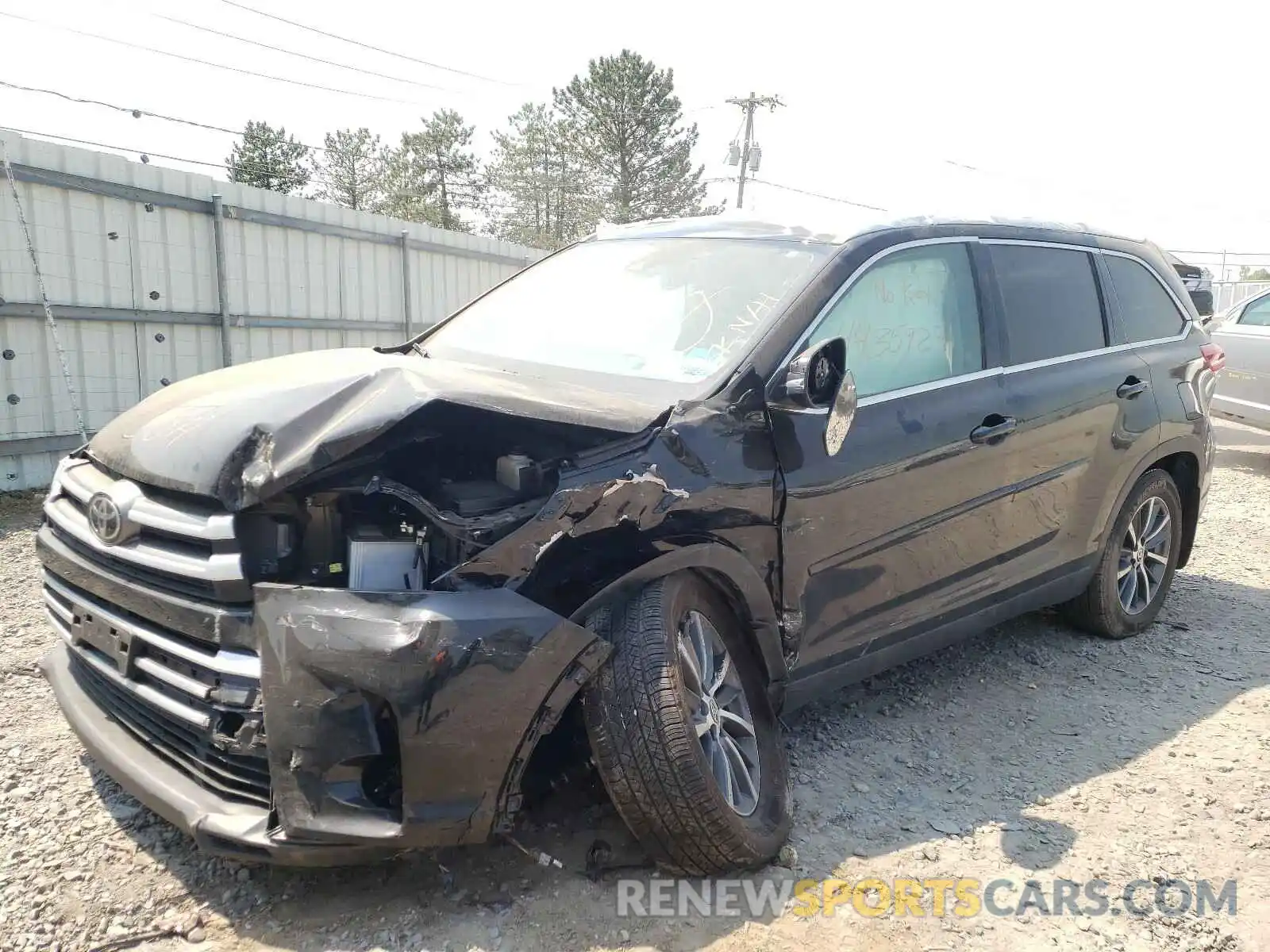 2 Photograph of a damaged car 5TDJZRFH7KS629752 TOYOTA HIGHLANDER 2019