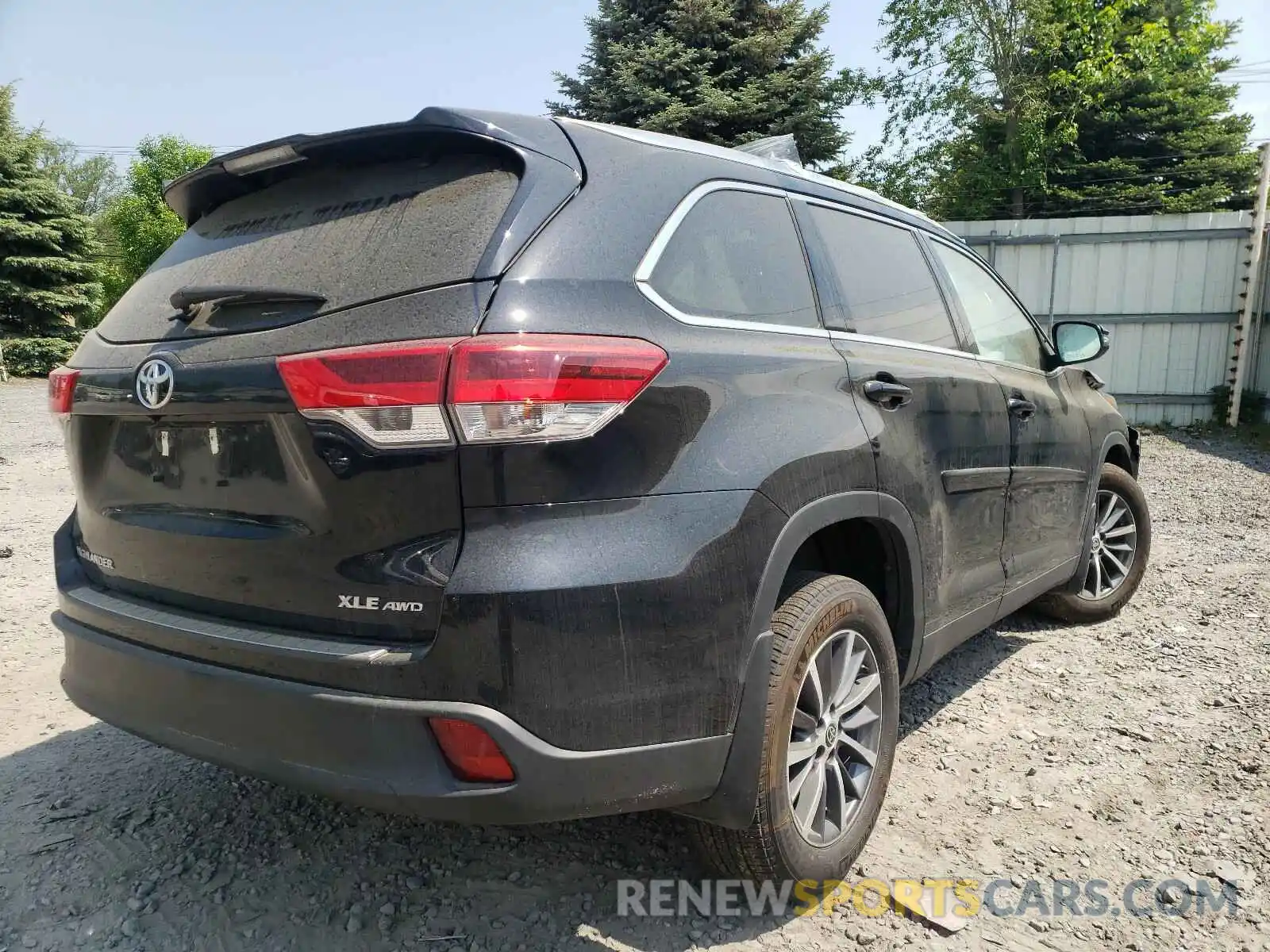 4 Photograph of a damaged car 5TDJZRFH7KS629752 TOYOTA HIGHLANDER 2019