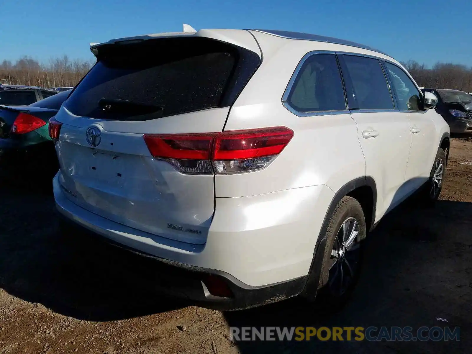 4 Photograph of a damaged car 5TDJZRFH7KS708354 TOYOTA HIGHLANDER 2019