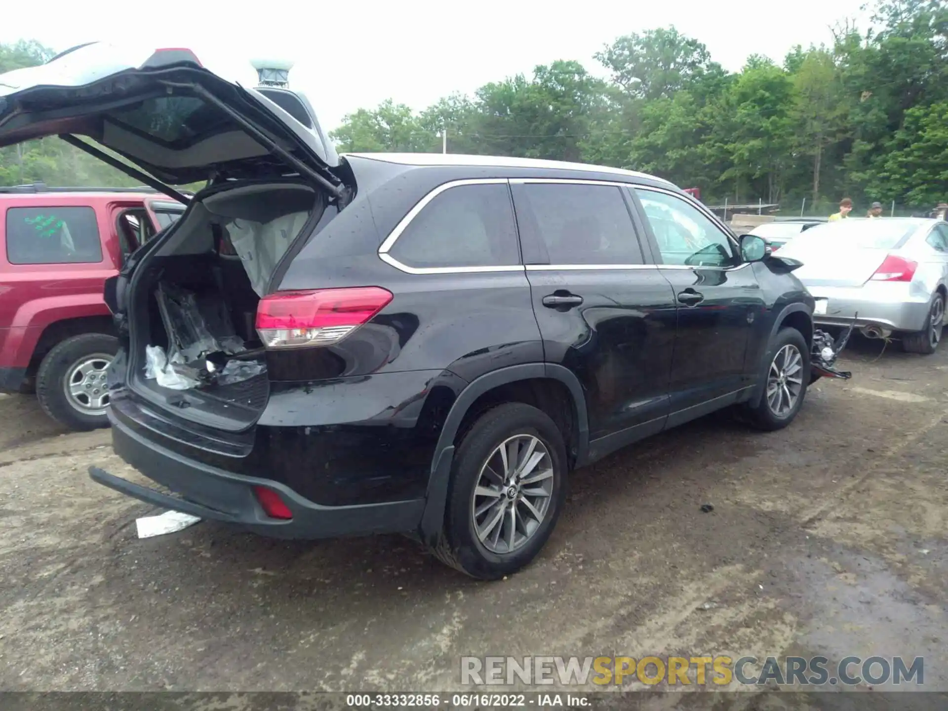 4 Photograph of a damaged car 5TDJZRFH7KS711951 TOYOTA HIGHLANDER 2019