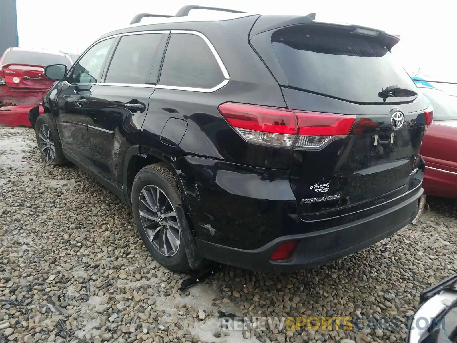 3 Photograph of a damaged car 5TDJZRFH7KS716860 TOYOTA HIGHLANDER 2019