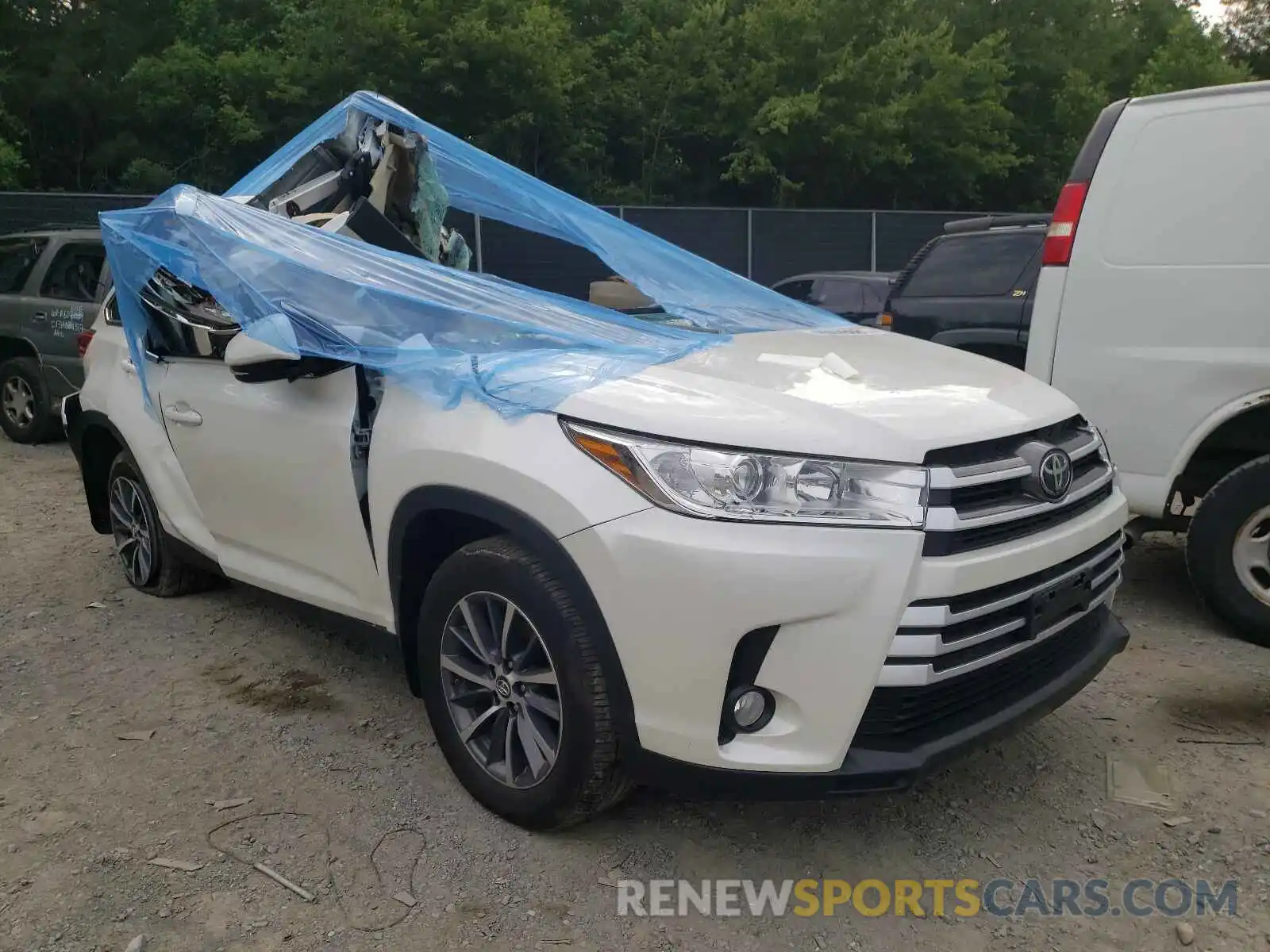 1 Photograph of a damaged car 5TDJZRFH7KS718950 TOYOTA HIGHLANDER 2019