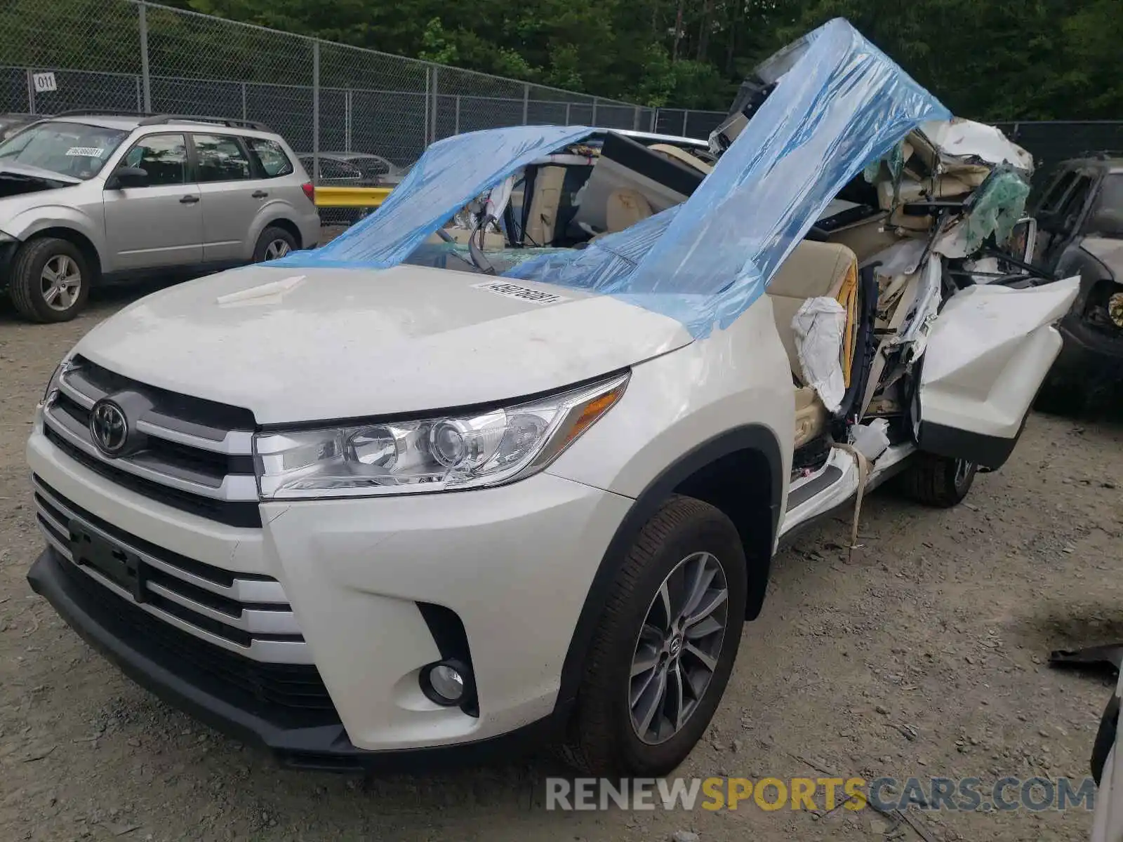 2 Photograph of a damaged car 5TDJZRFH7KS718950 TOYOTA HIGHLANDER 2019