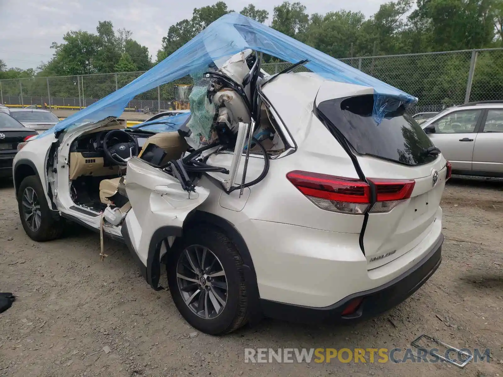 3 Photograph of a damaged car 5TDJZRFH7KS718950 TOYOTA HIGHLANDER 2019