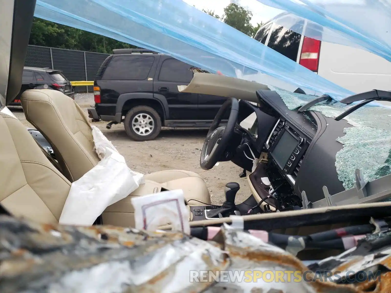 5 Photograph of a damaged car 5TDJZRFH7KS718950 TOYOTA HIGHLANDER 2019