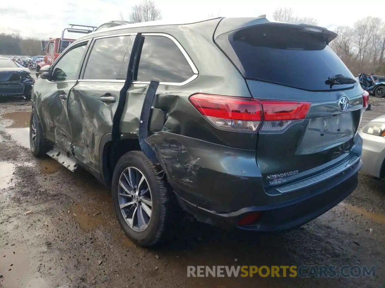 3 Photograph of a damaged car 5TDJZRFH7KS728037 TOYOTA HIGHLANDER 2019