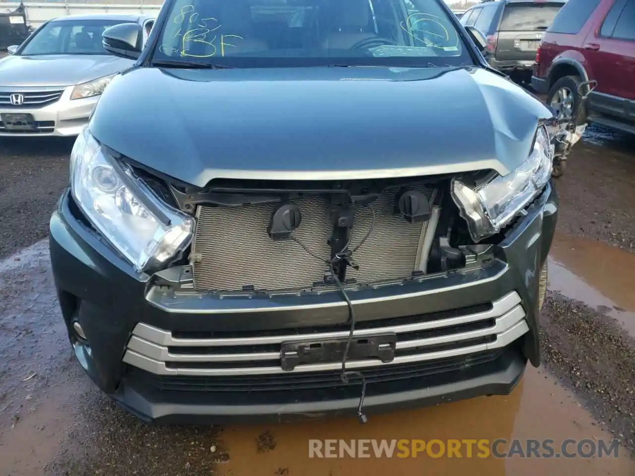 9 Photograph of a damaged car 5TDJZRFH7KS728037 TOYOTA HIGHLANDER 2019