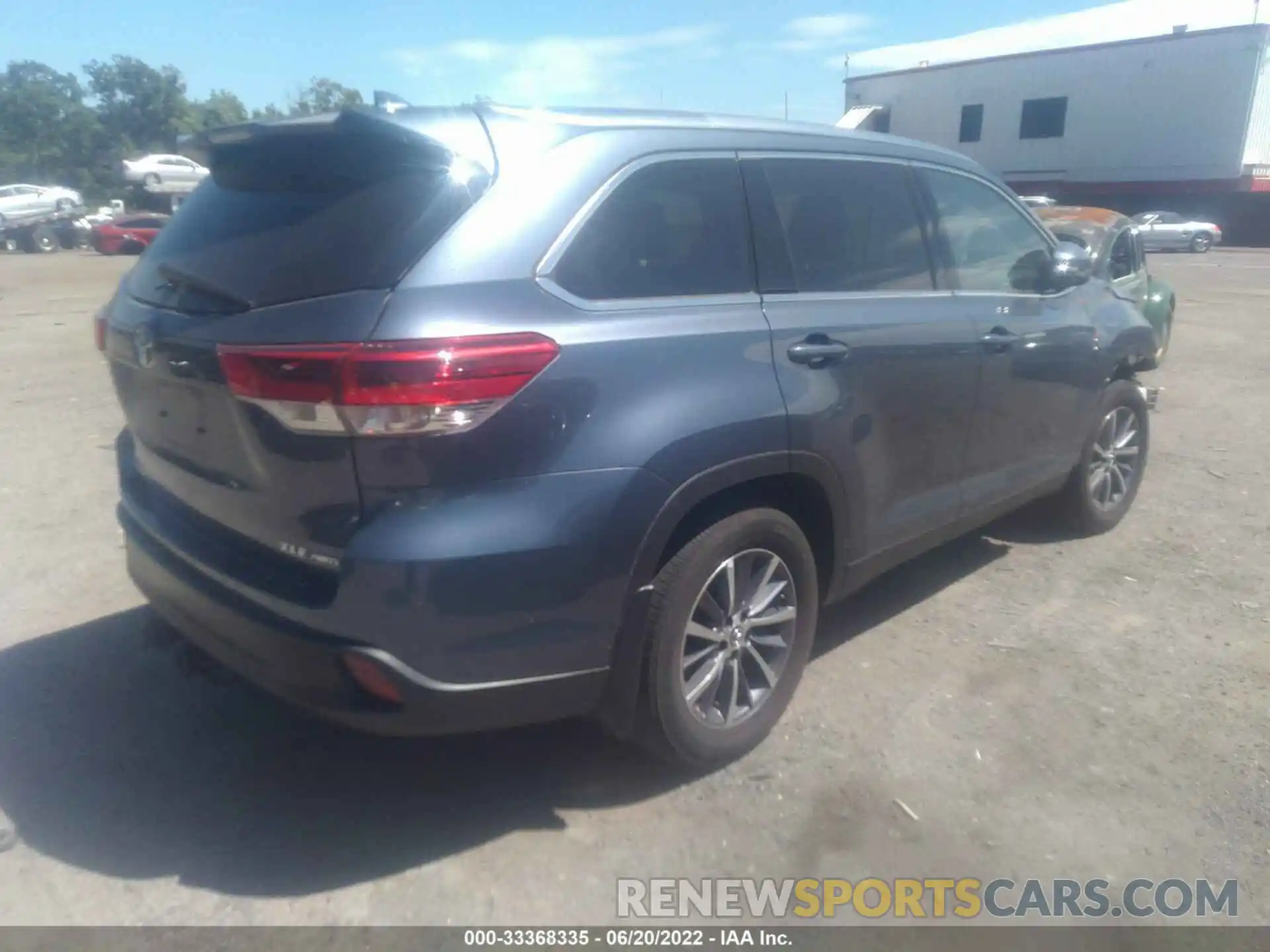 4 Photograph of a damaged car 5TDJZRFH7KS730760 TOYOTA HIGHLANDER 2019