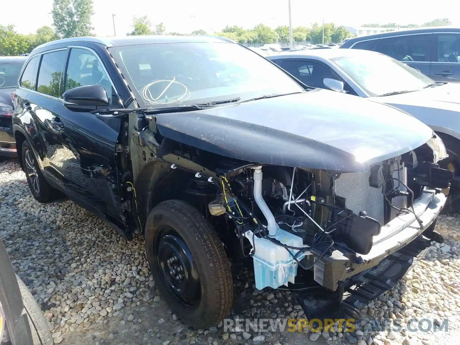 1 Photograph of a damaged car 5TDJZRFH7KS733786 TOYOTA HIGHLANDER 2019