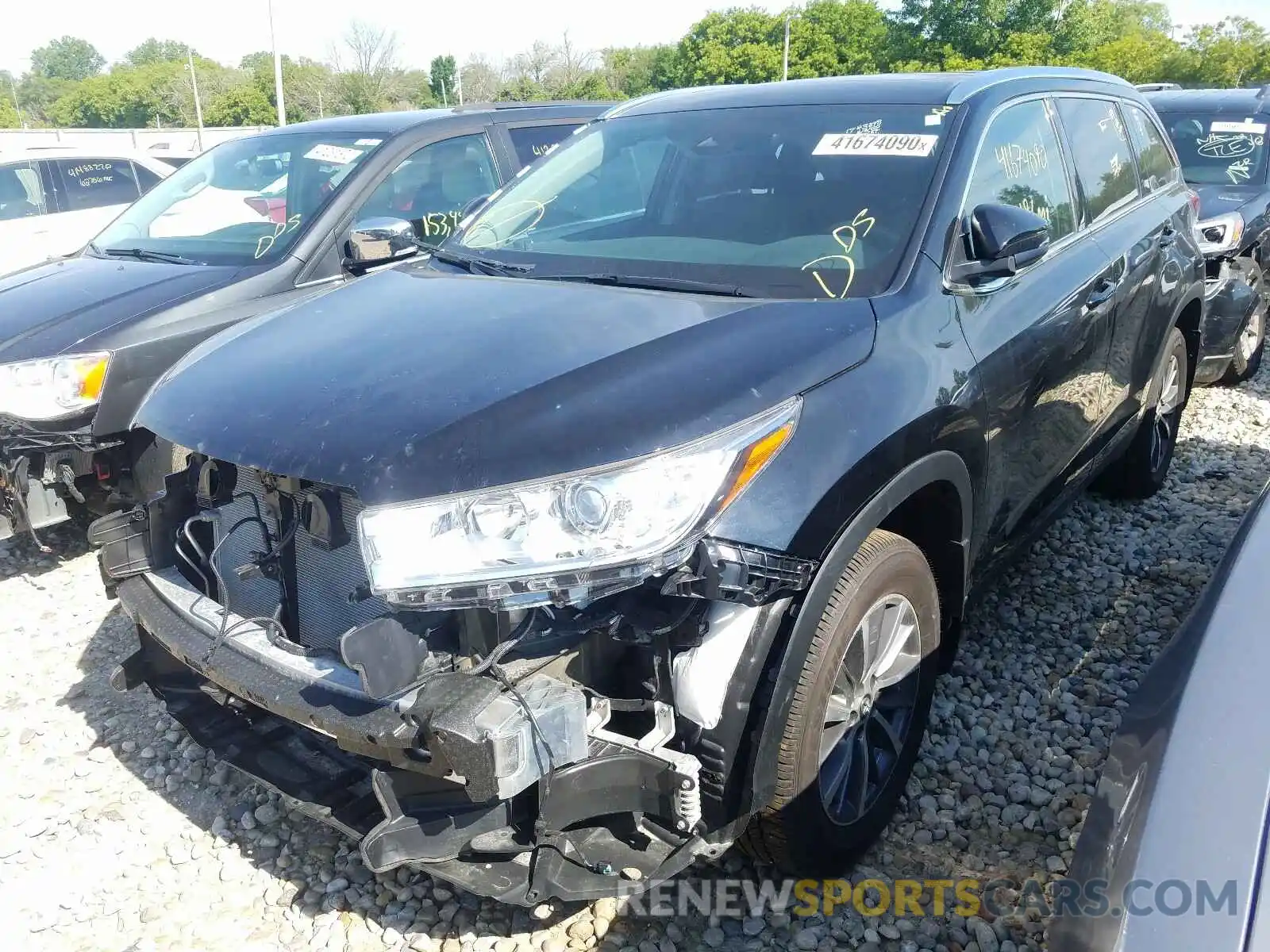 2 Photograph of a damaged car 5TDJZRFH7KS733786 TOYOTA HIGHLANDER 2019