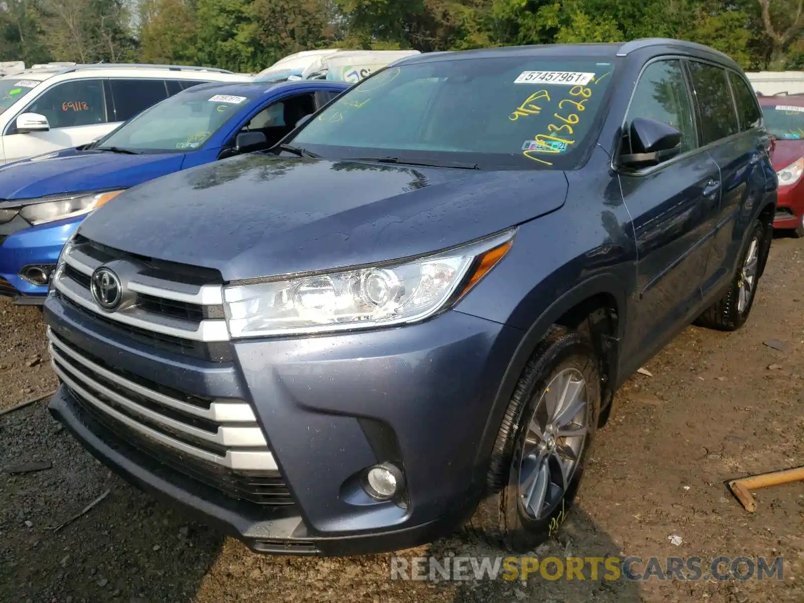 2 Photograph of a damaged car 5TDJZRFH7KS736283 TOYOTA HIGHLANDER 2019