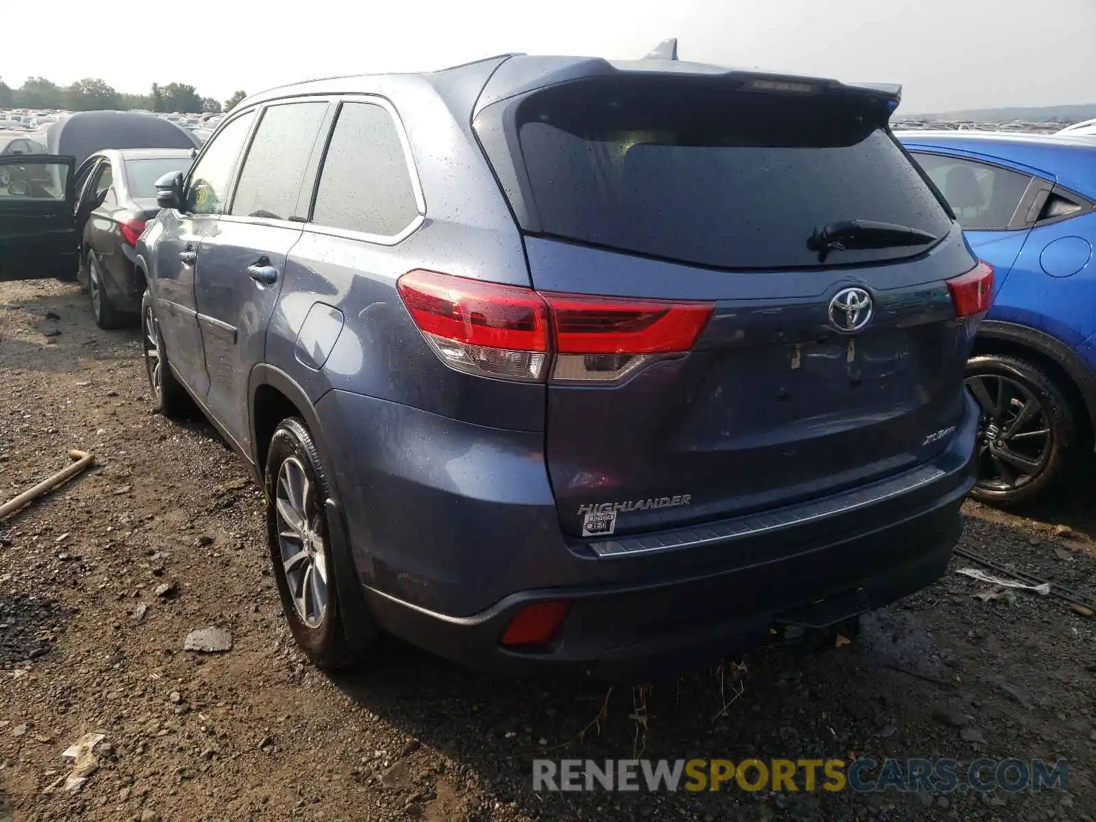 3 Photograph of a damaged car 5TDJZRFH7KS736283 TOYOTA HIGHLANDER 2019