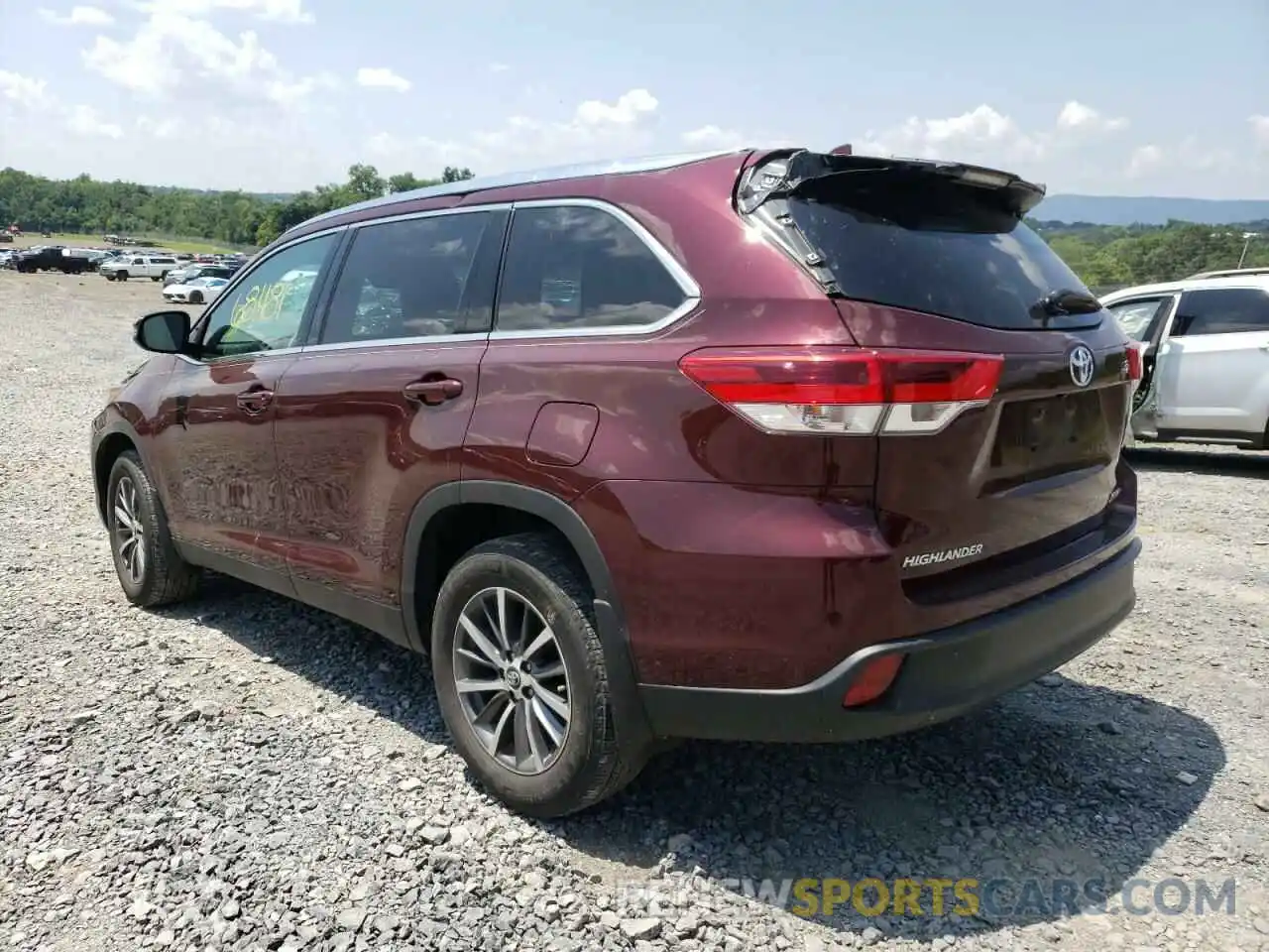 3 Photograph of a damaged car 5TDJZRFH7KS740298 TOYOTA HIGHLANDER 2019