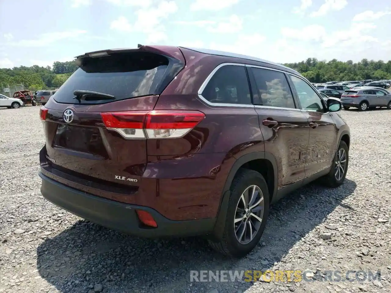 4 Photograph of a damaged car 5TDJZRFH7KS740298 TOYOTA HIGHLANDER 2019