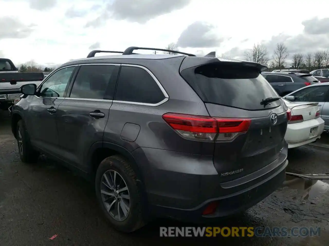 3 Photograph of a damaged car 5TDJZRFH7KS743198 TOYOTA HIGHLANDER 2019