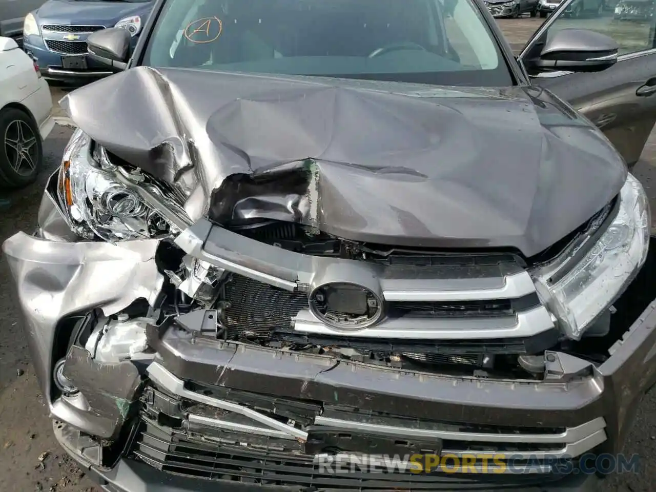 7 Photograph of a damaged car 5TDJZRFH7KS743198 TOYOTA HIGHLANDER 2019