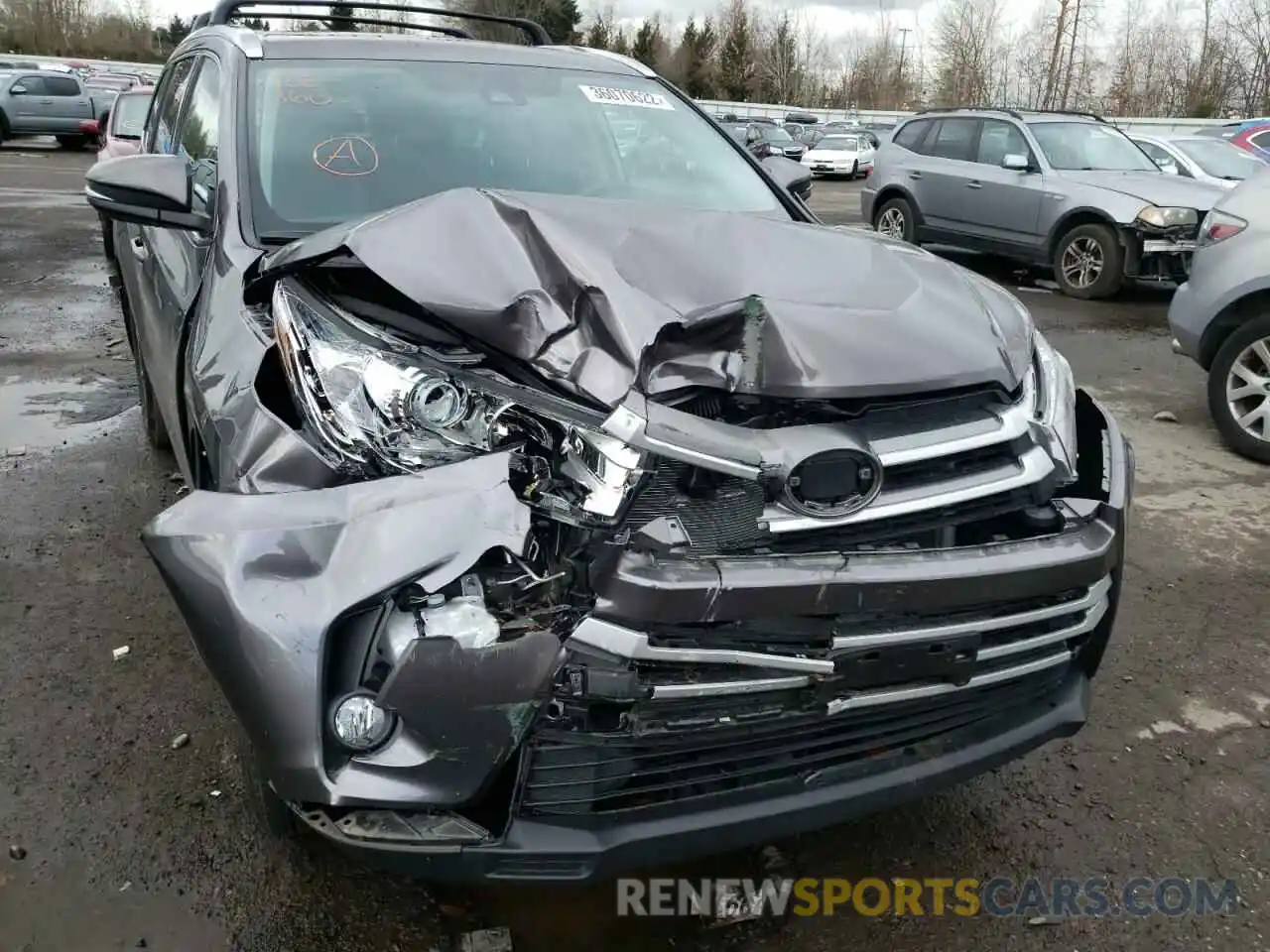 9 Photograph of a damaged car 5TDJZRFH7KS743198 TOYOTA HIGHLANDER 2019