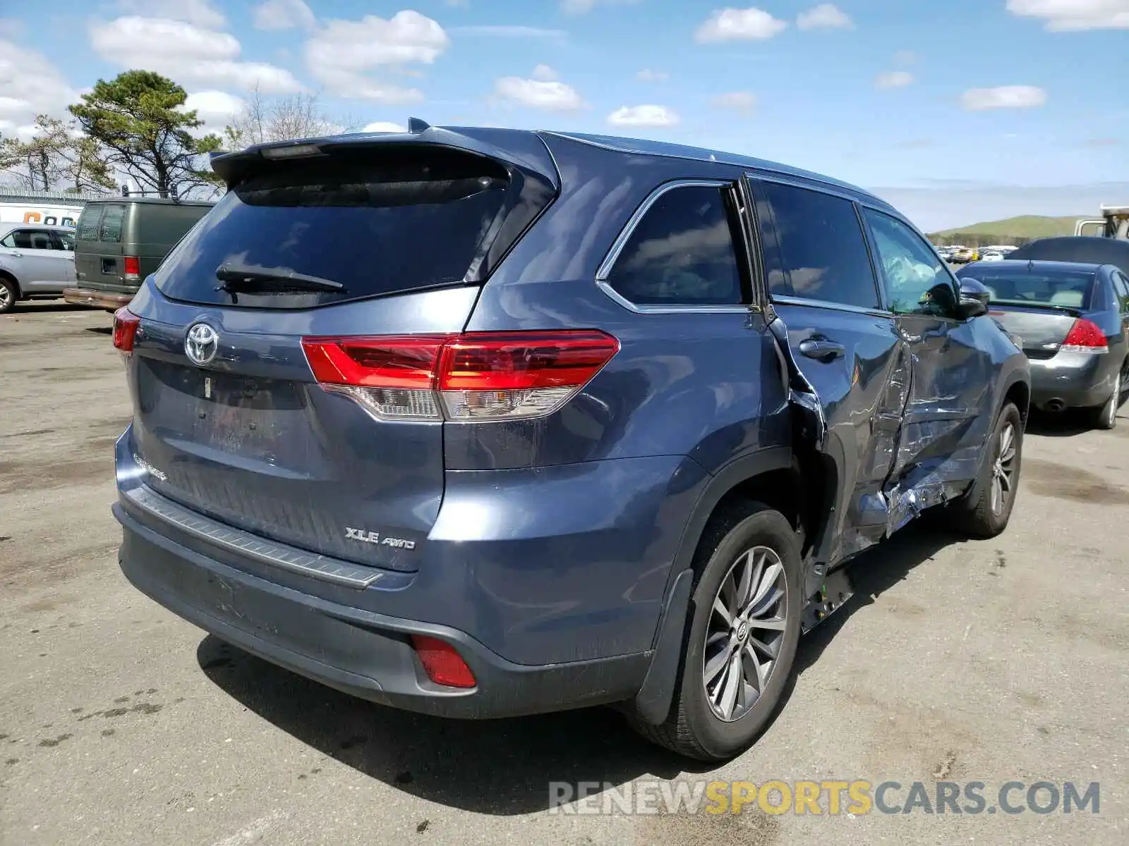 4 Photograph of a damaged car 5TDJZRFH7KS916315 TOYOTA HIGHLANDER 2019