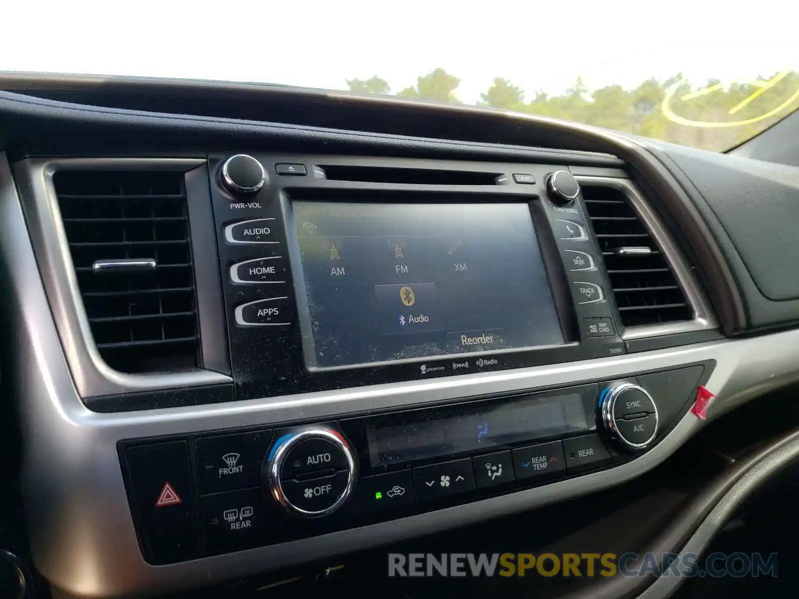 9 Photograph of a damaged car 5TDJZRFH7KS916315 TOYOTA HIGHLANDER 2019