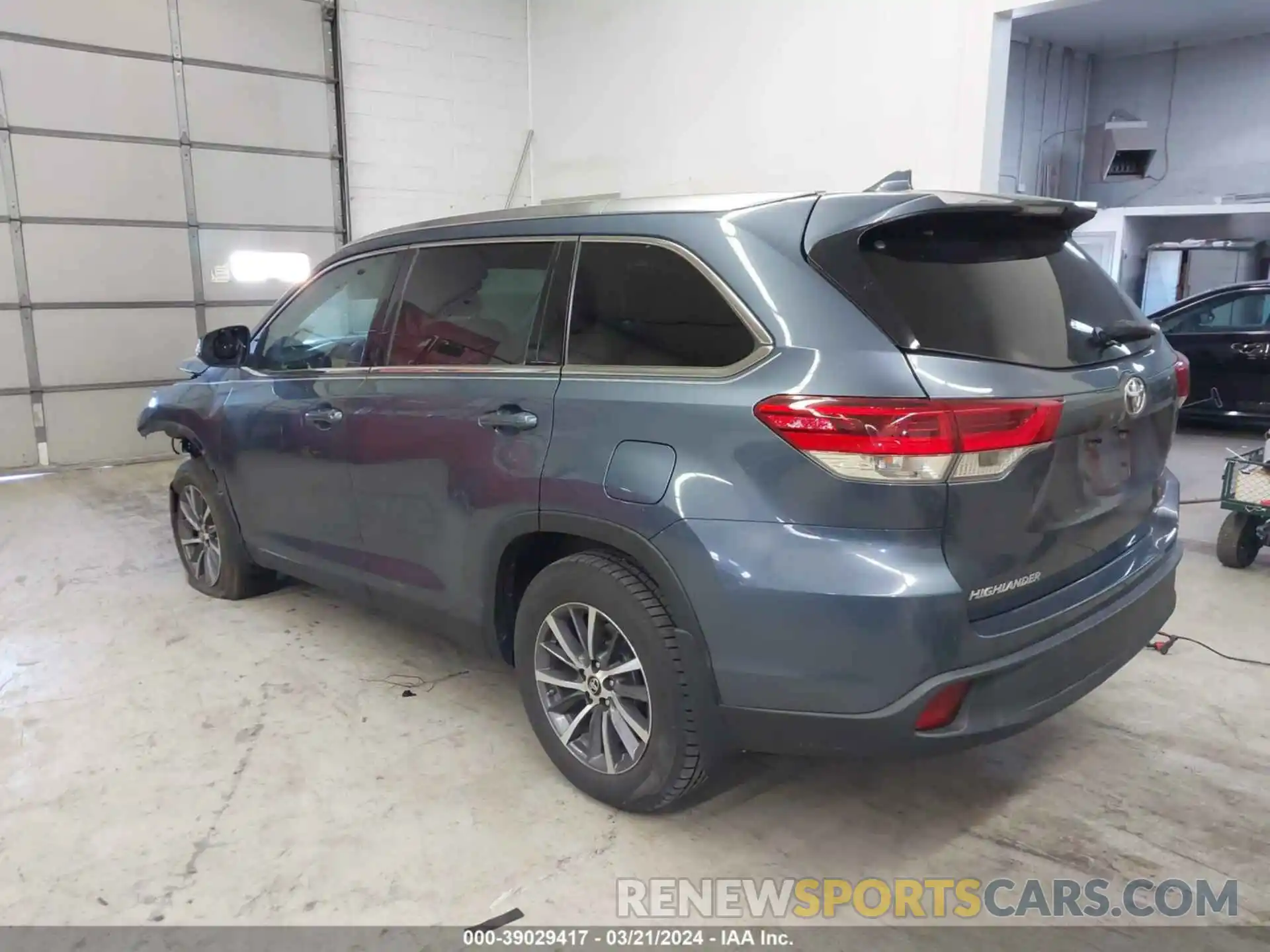 3 Photograph of a damaged car 5TDJZRFH7KS920431 TOYOTA HIGHLANDER 2019