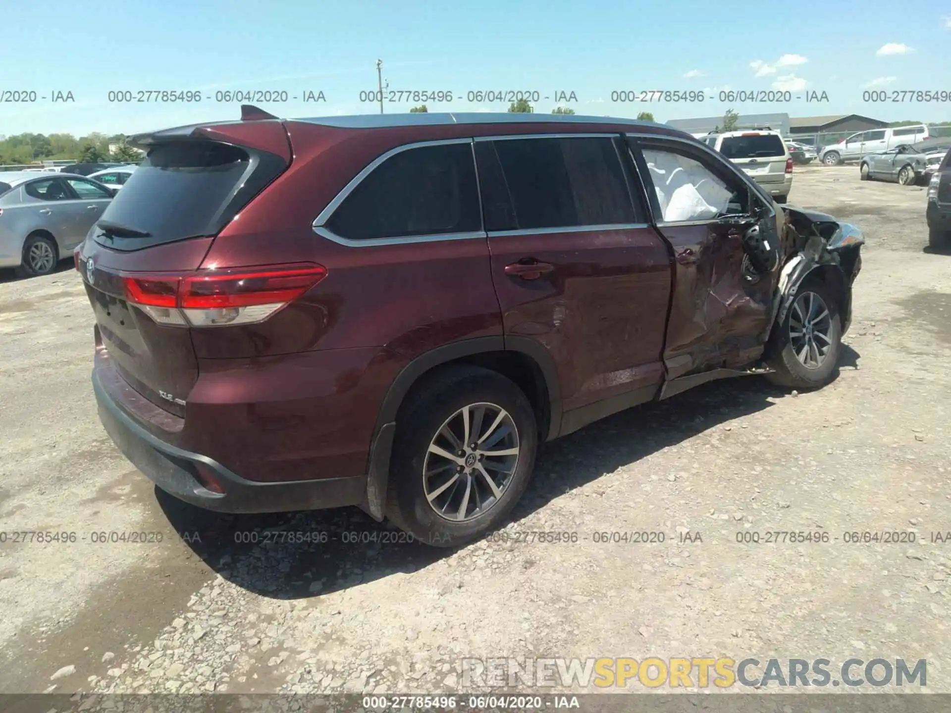 4 Photograph of a damaged car 5TDJZRFH7KS925855 TOYOTA HIGHLANDER 2019