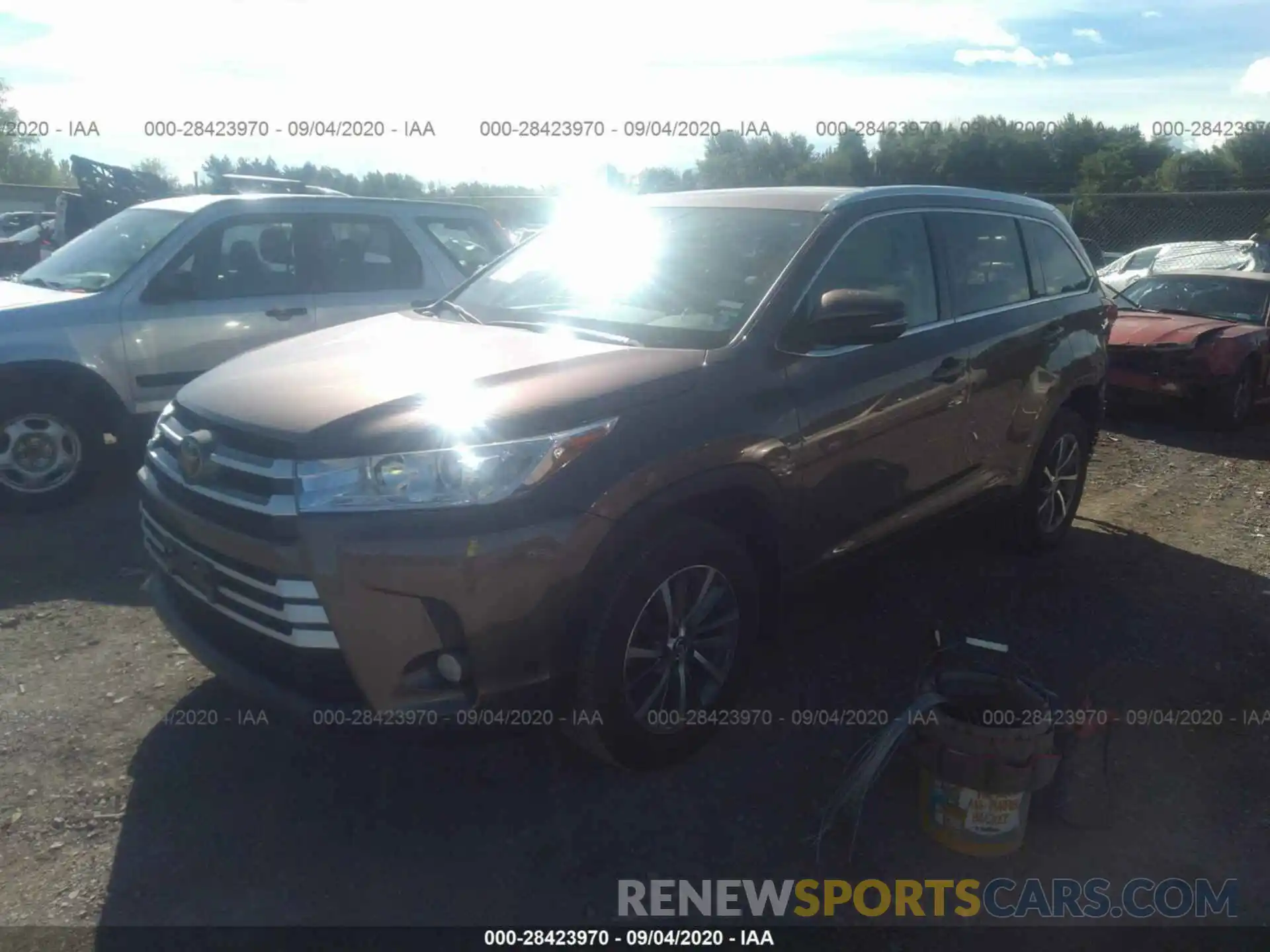 2 Photograph of a damaged car 5TDJZRFH7KS926990 TOYOTA HIGHLANDER 2019