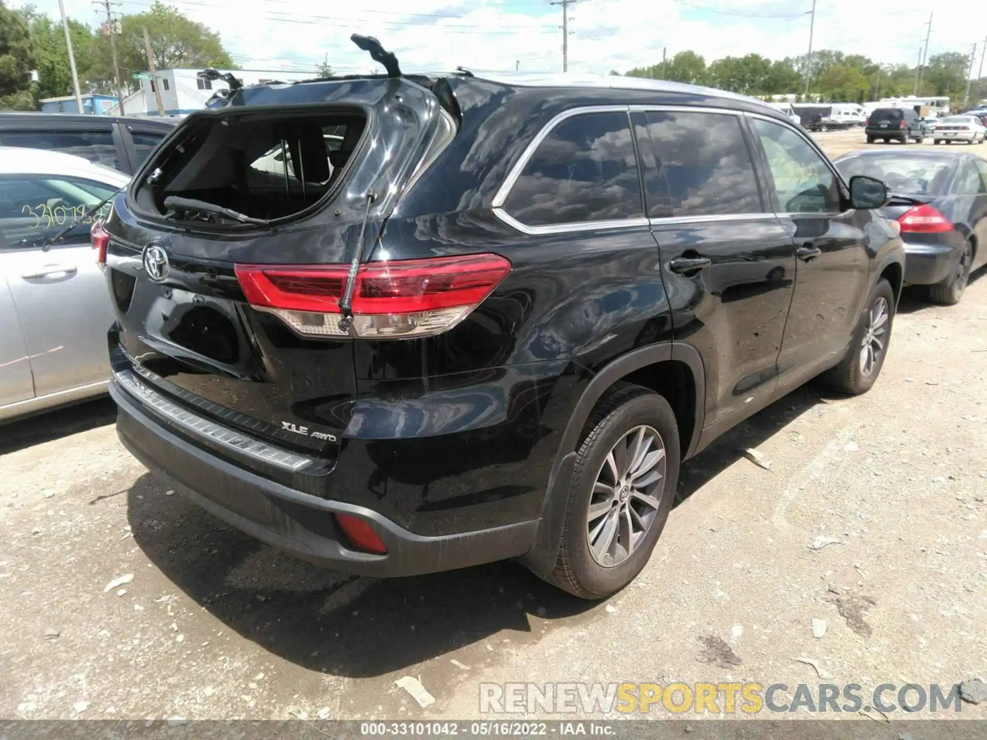 4 Photograph of a damaged car 5TDJZRFH7KS931042 TOYOTA HIGHLANDER 2019