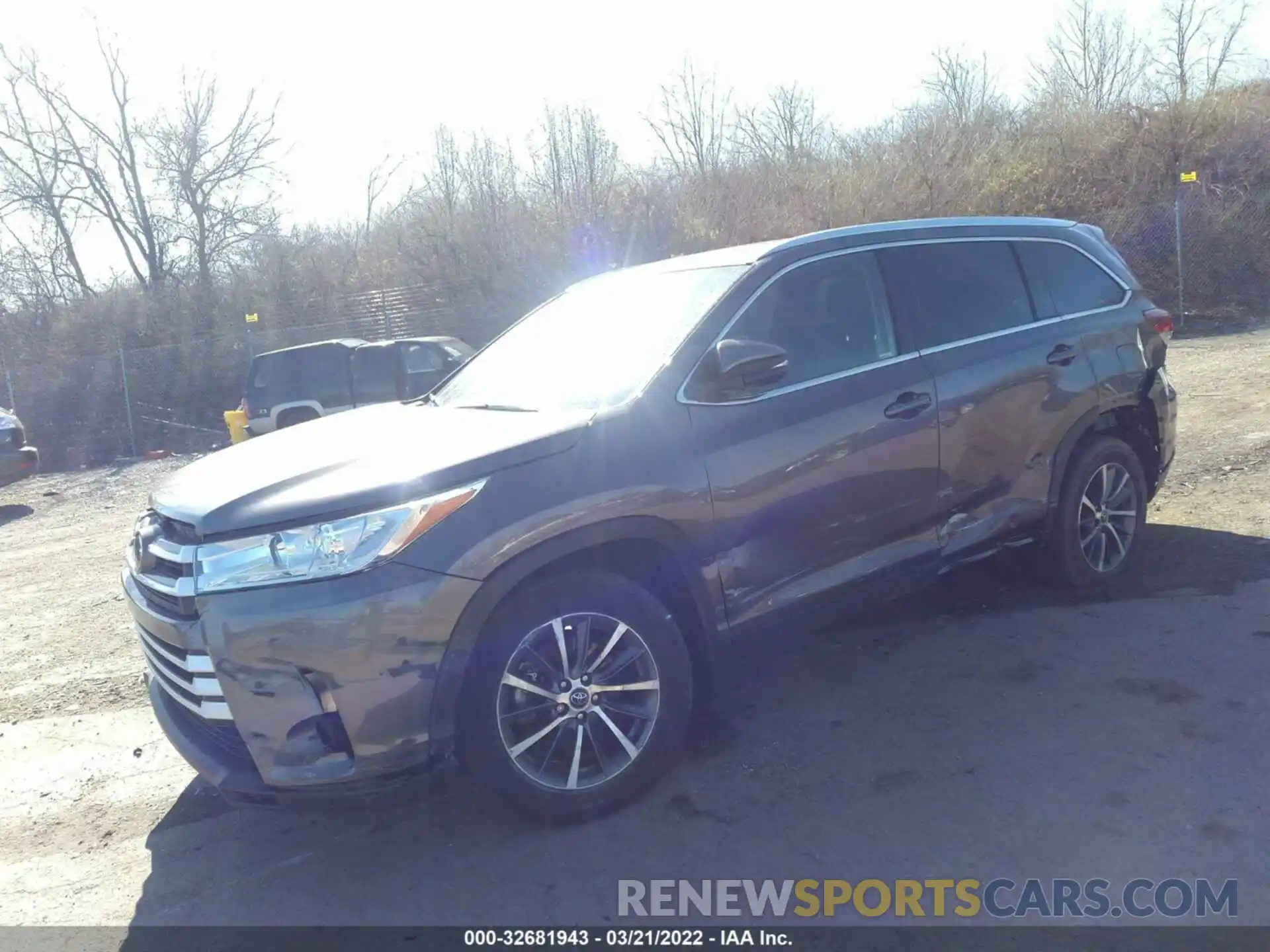 2 Photograph of a damaged car 5TDJZRFH7KS932322 TOYOTA HIGHLANDER 2019