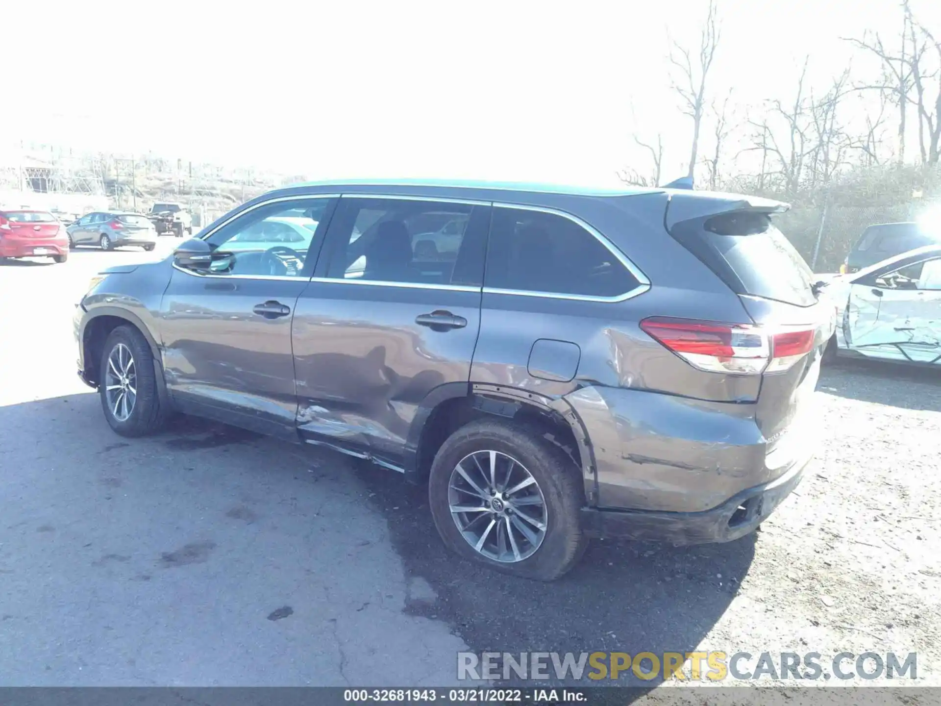 3 Photograph of a damaged car 5TDJZRFH7KS932322 TOYOTA HIGHLANDER 2019