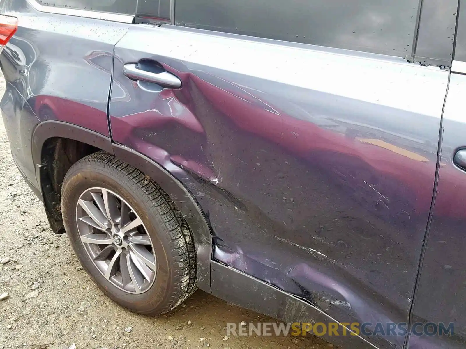 9 Photograph of a damaged car 5TDJZRFH7KS934054 TOYOTA HIGHLANDER 2019