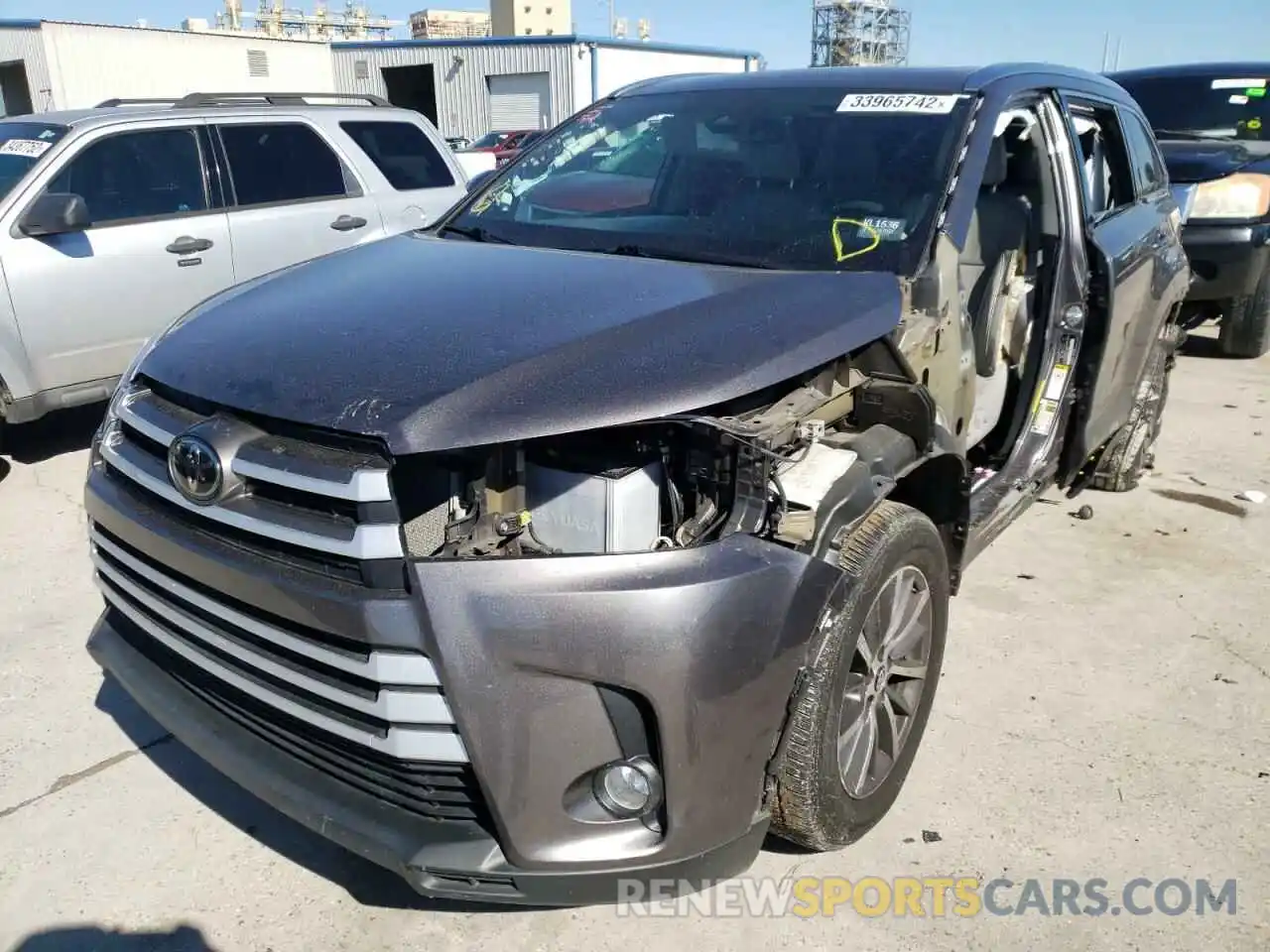 2 Photograph of a damaged car 5TDJZRFH7KS945152 TOYOTA HIGHLANDER 2019