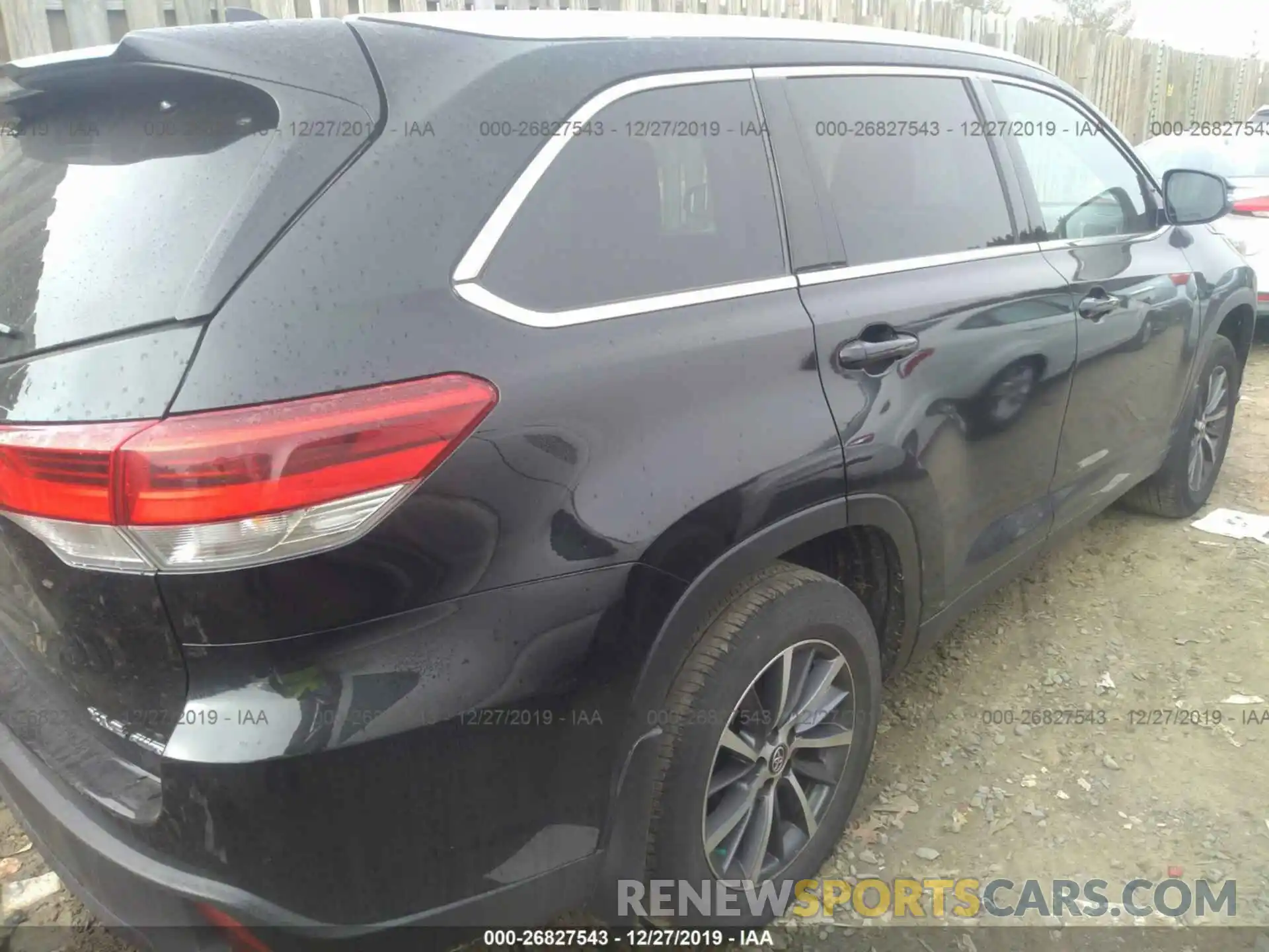 4 Photograph of a damaged car 5TDJZRFH7KS949072 TOYOTA HIGHLANDER 2019