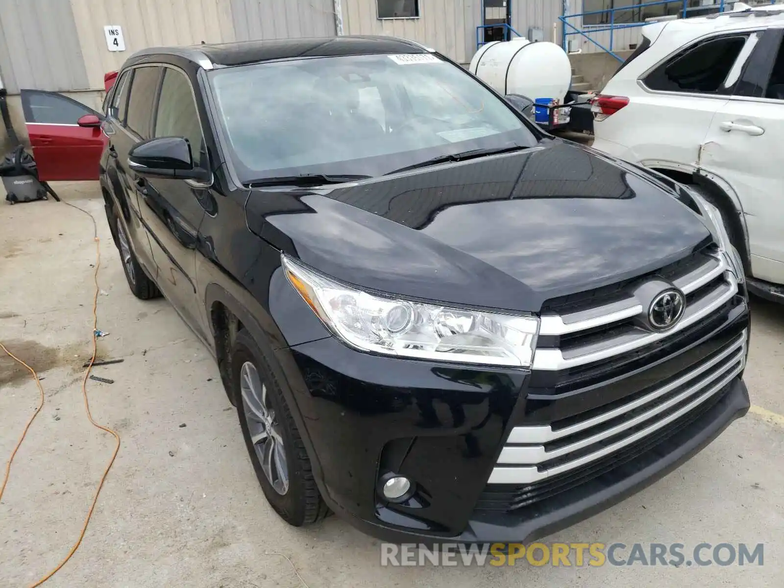 1 Photograph of a damaged car 5TDJZRFH7KS949296 TOYOTA HIGHLANDER 2019