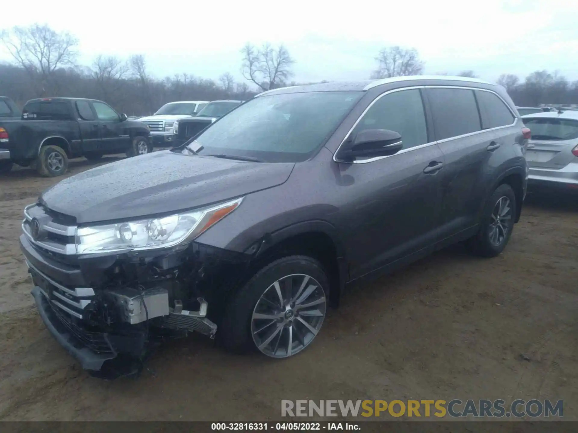 2 Photograph of a damaged car 5TDJZRFH7KS950755 TOYOTA HIGHLANDER 2019