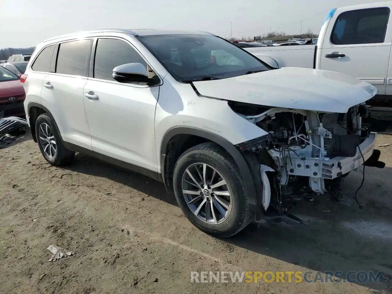 4 Photograph of a damaged car 5TDJZRFH7KS954157 TOYOTA HIGHLANDER 2019