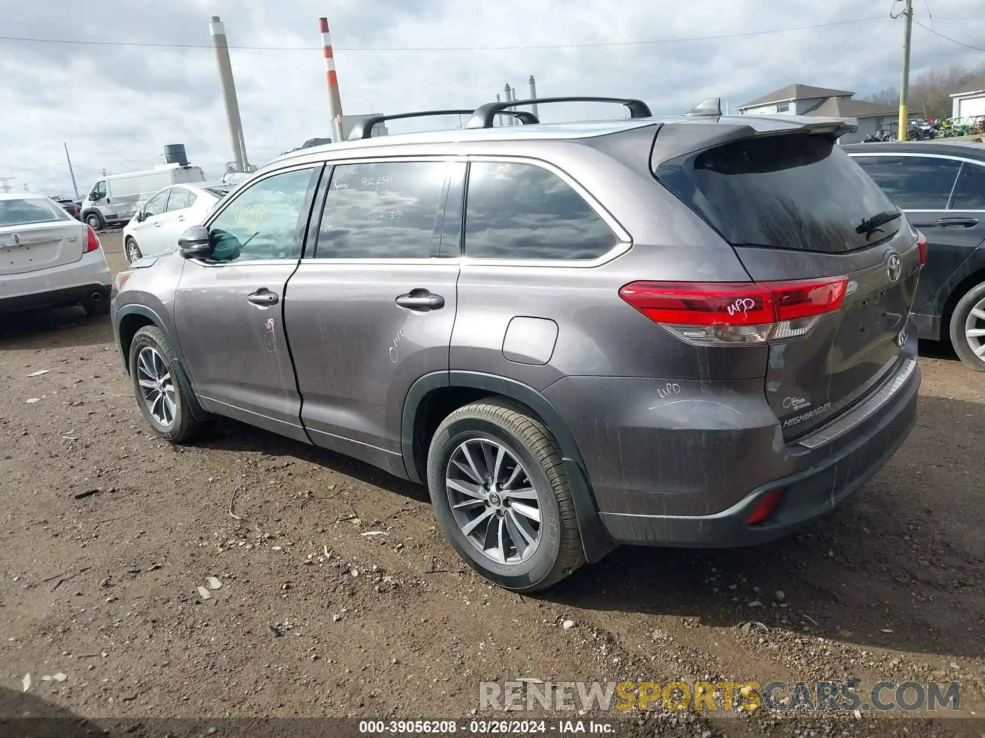 3 Photograph of a damaged car 5TDJZRFH7KS954174 TOYOTA HIGHLANDER 2019