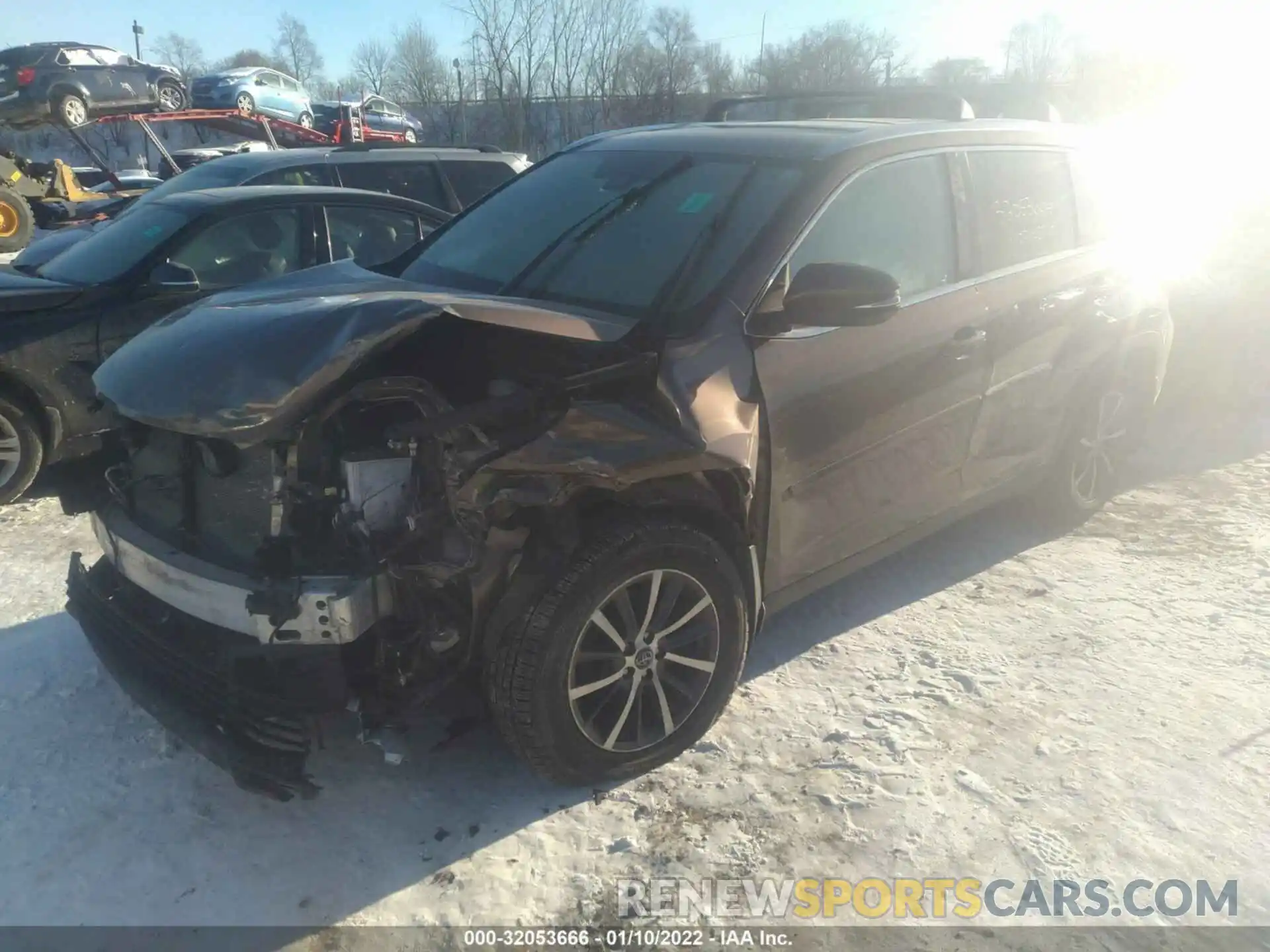 2 Photograph of a damaged car 5TDJZRFH7KS956555 TOYOTA HIGHLANDER 2019