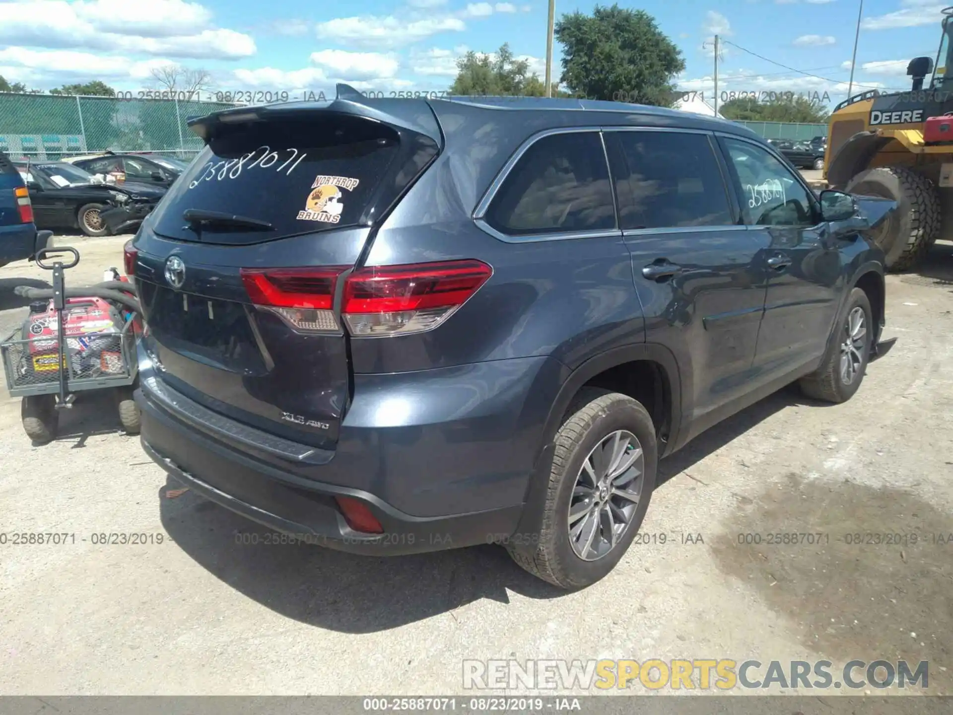 4 Photograph of a damaged car 5TDJZRFH7KS956684 TOYOTA HIGHLANDER 2019