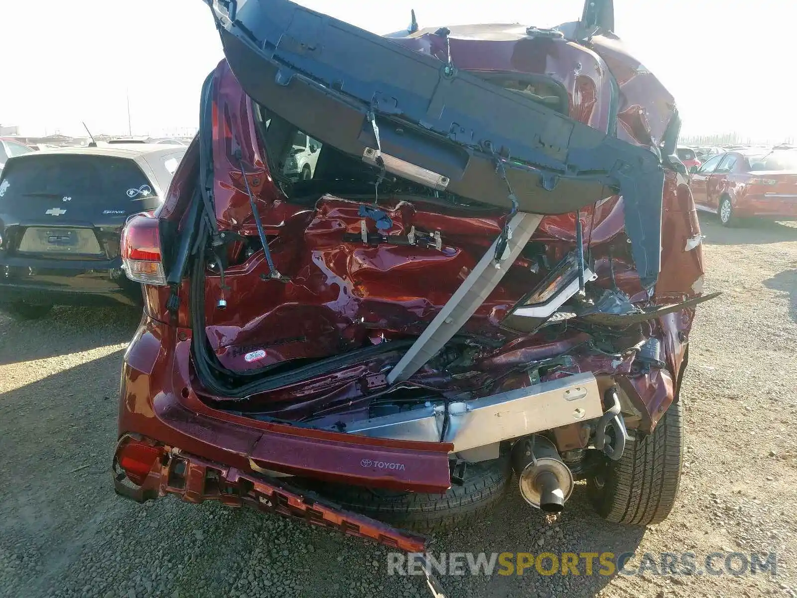 9 Photograph of a damaged car 5TDJZRFH7KS961772 TOYOTA HIGHLANDER 2019