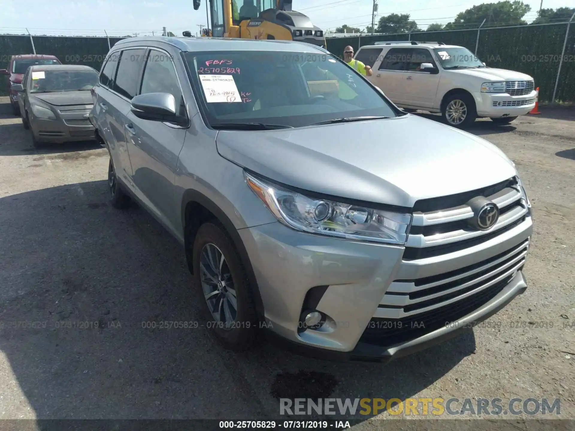 1 Photograph of a damaged car 5TDJZRFH7KS983853 TOYOTA HIGHLANDER 2019