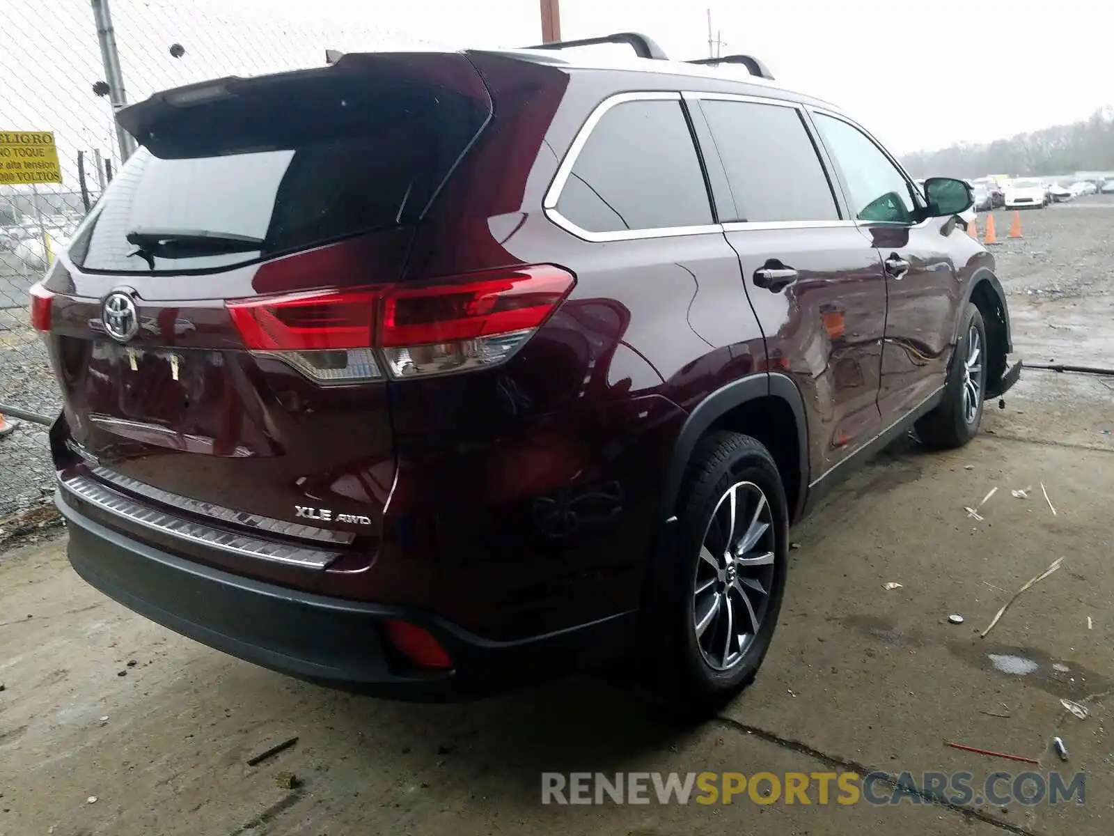 4 Photograph of a damaged car 5TDJZRFH7KS991578 TOYOTA HIGHLANDER 2019