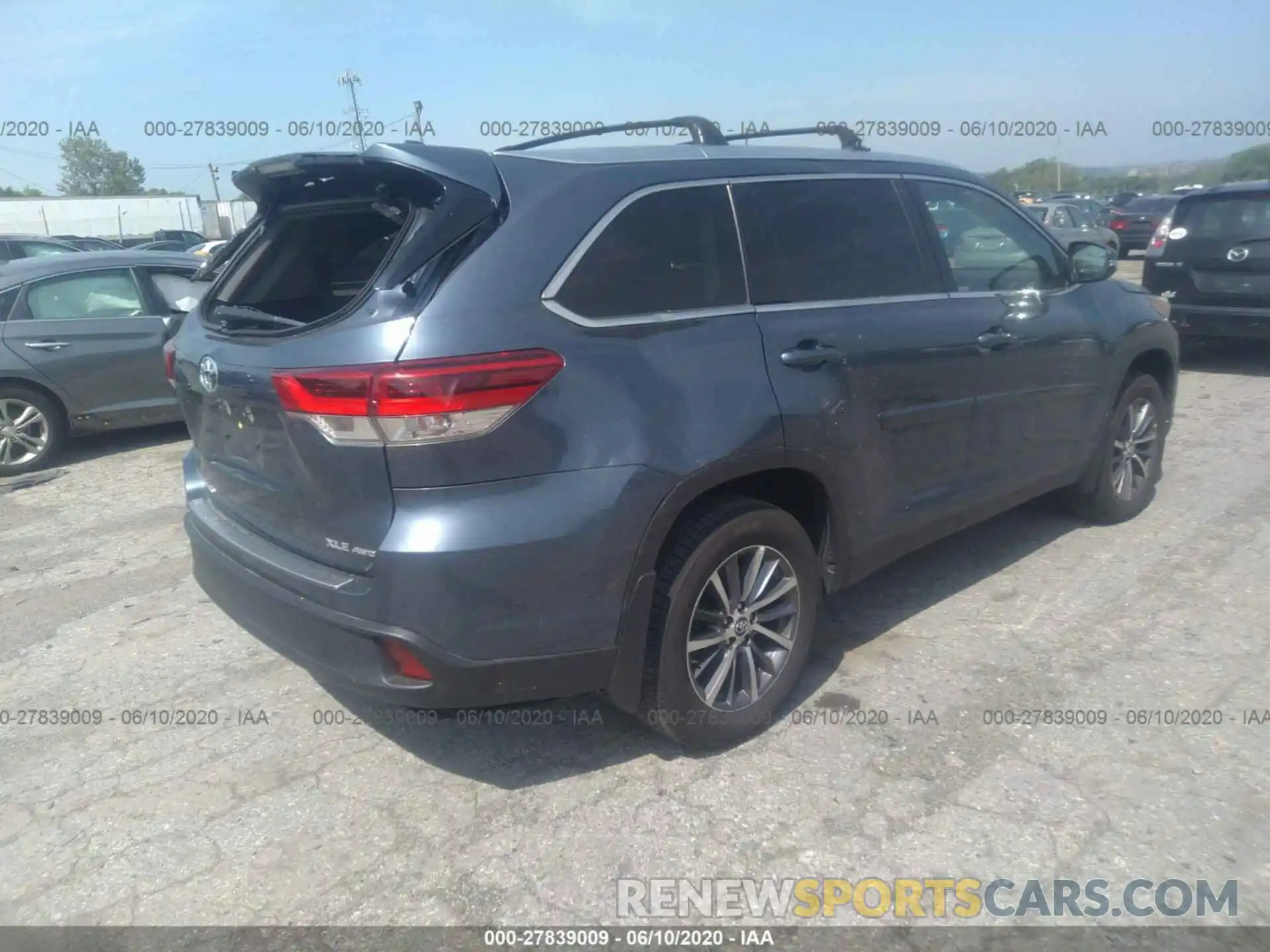 4 Photograph of a damaged car 5TDJZRFH7KS994898 TOYOTA HIGHLANDER 2019