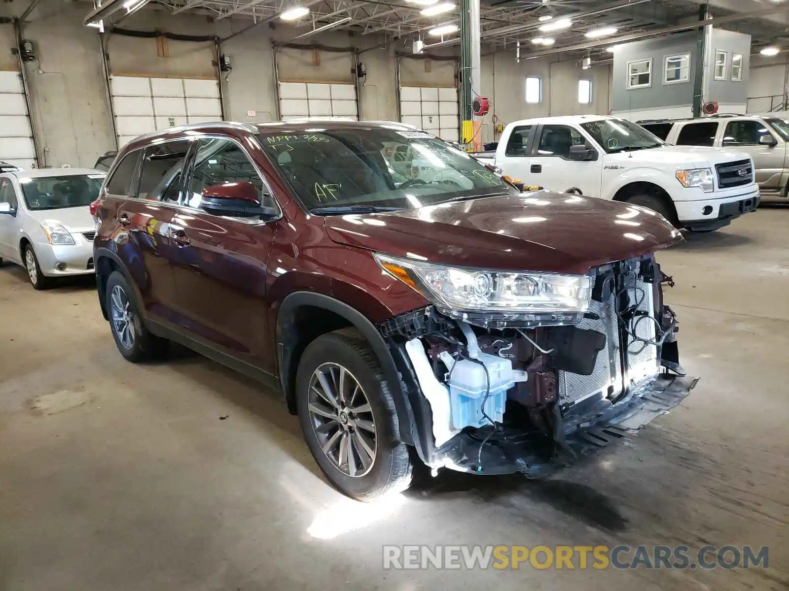 1 Photograph of a damaged car 5TDJZRFH7KS997283 TOYOTA HIGHLANDER 2019