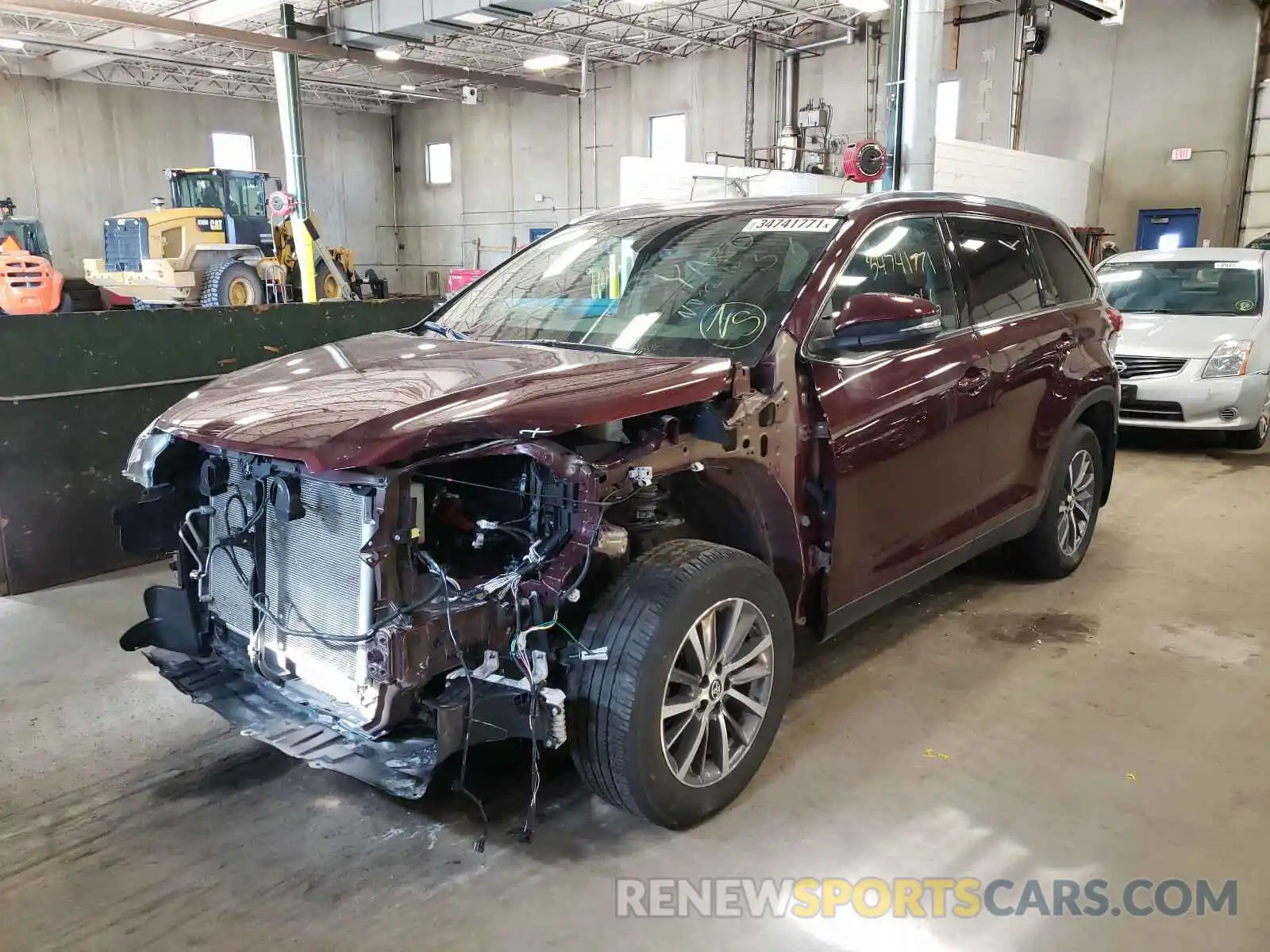 2 Photograph of a damaged car 5TDJZRFH7KS997283 TOYOTA HIGHLANDER 2019