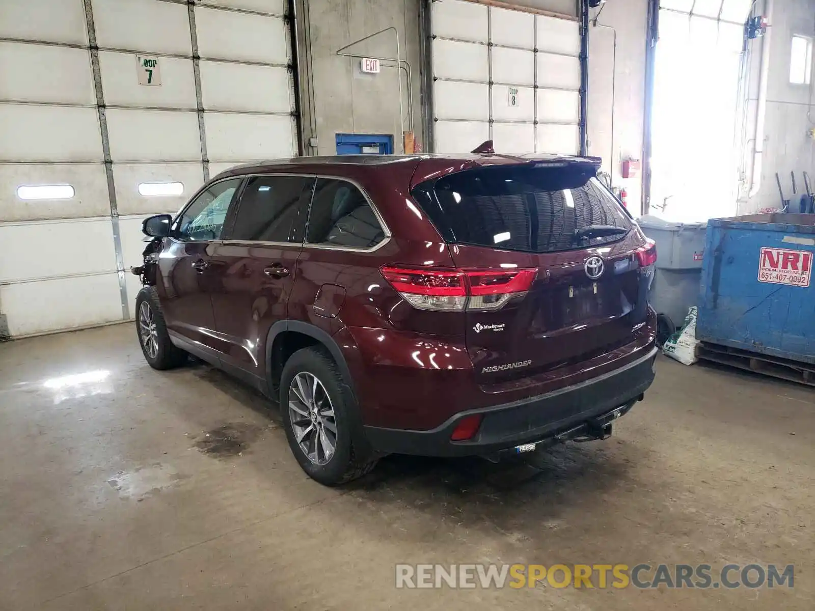 3 Photograph of a damaged car 5TDJZRFH7KS997283 TOYOTA HIGHLANDER 2019