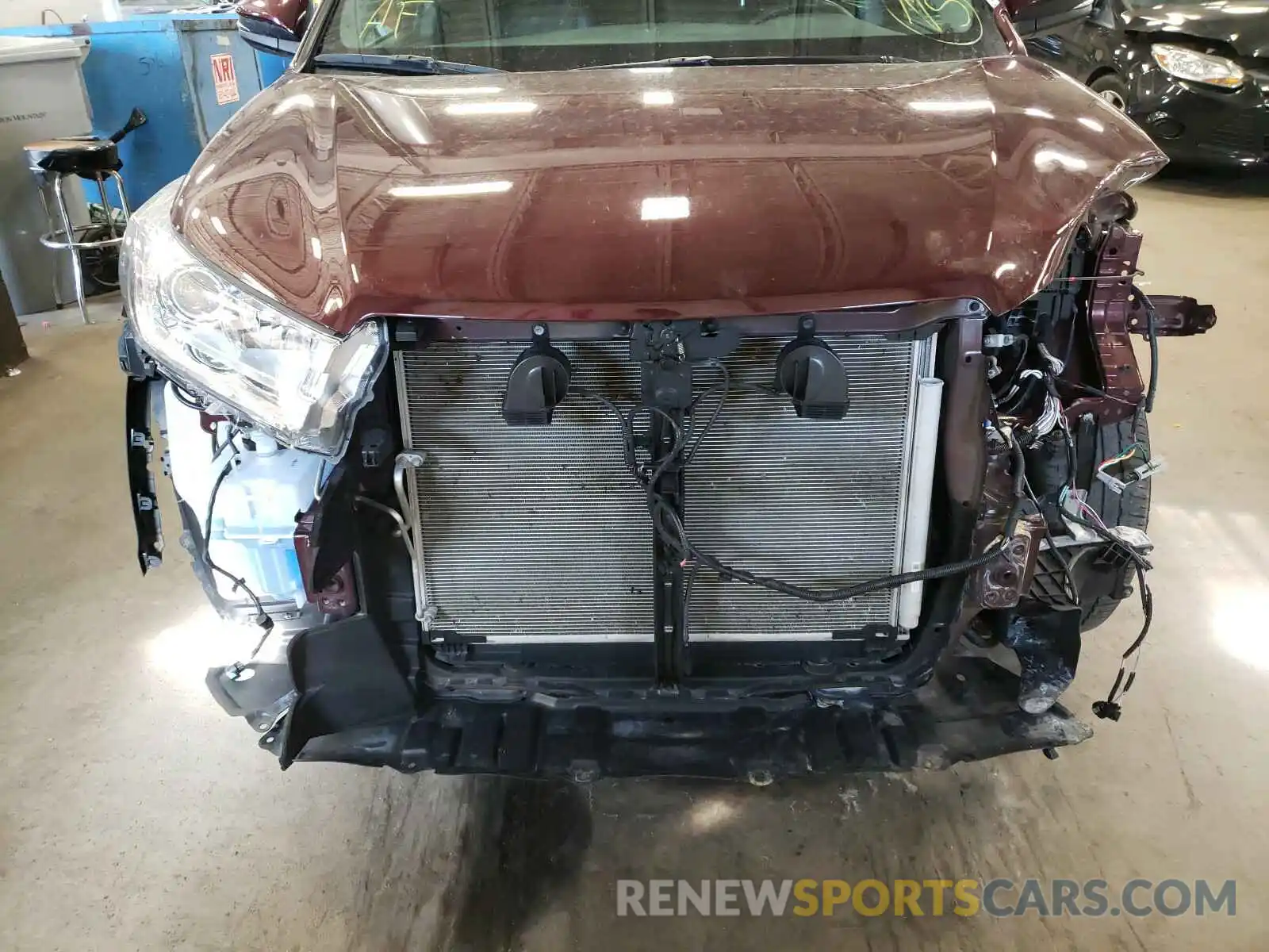 9 Photograph of a damaged car 5TDJZRFH7KS997283 TOYOTA HIGHLANDER 2019