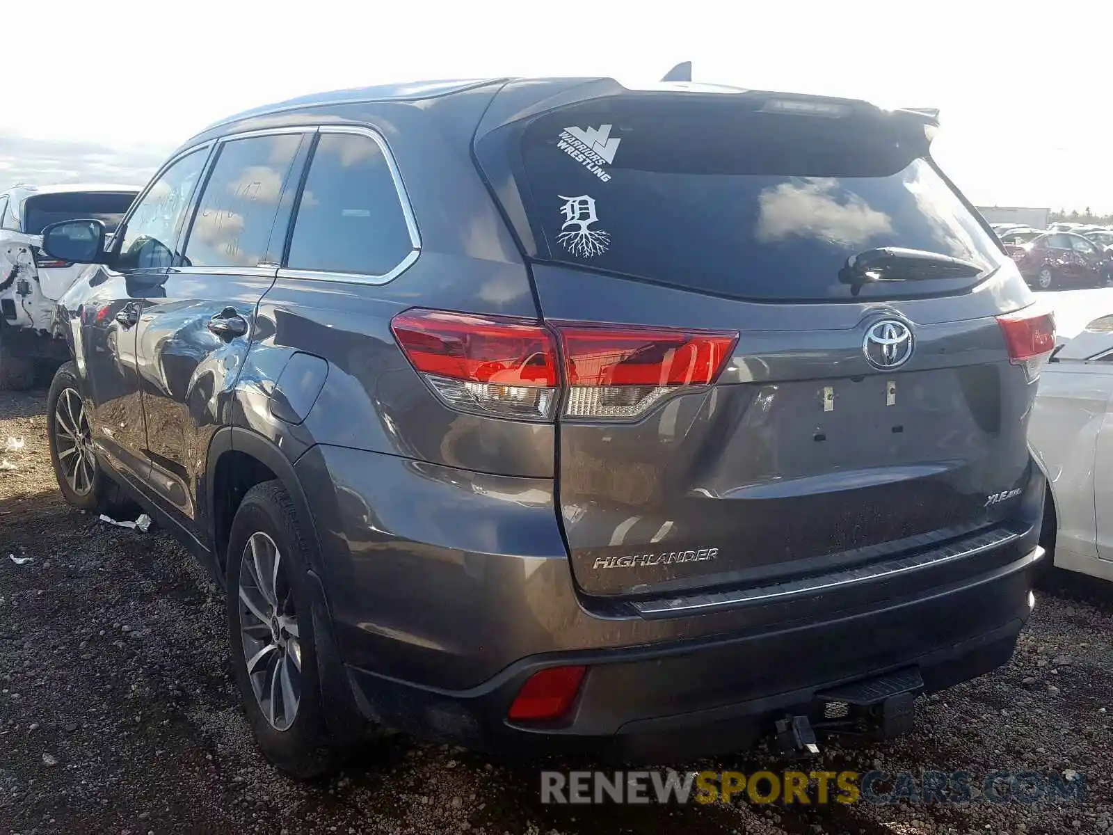 3 Photograph of a damaged car 5TDJZRFH8KS563616 TOYOTA HIGHLANDER 2019