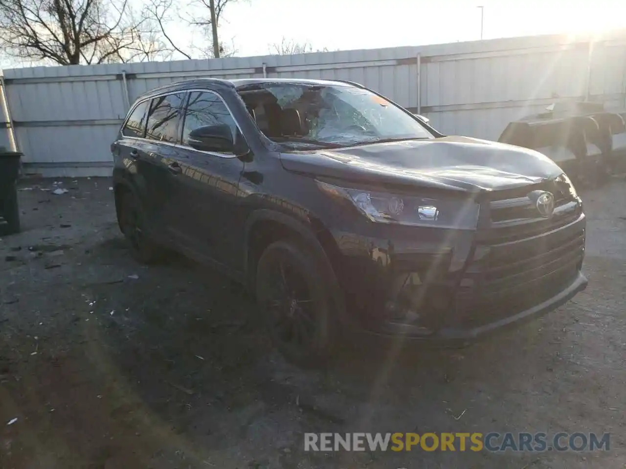 1 Photograph of a damaged car 5TDJZRFH8KS565673 TOYOTA HIGHLANDER 2019