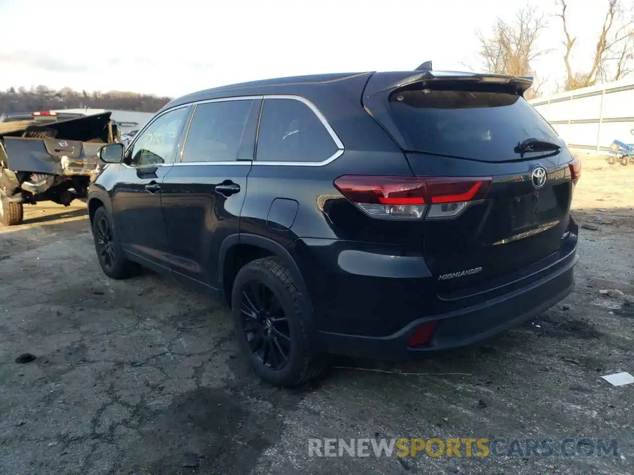 3 Photograph of a damaged car 5TDJZRFH8KS565673 TOYOTA HIGHLANDER 2019