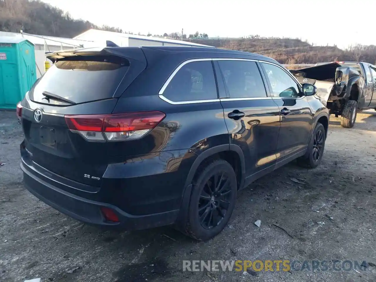 4 Photograph of a damaged car 5TDJZRFH8KS565673 TOYOTA HIGHLANDER 2019